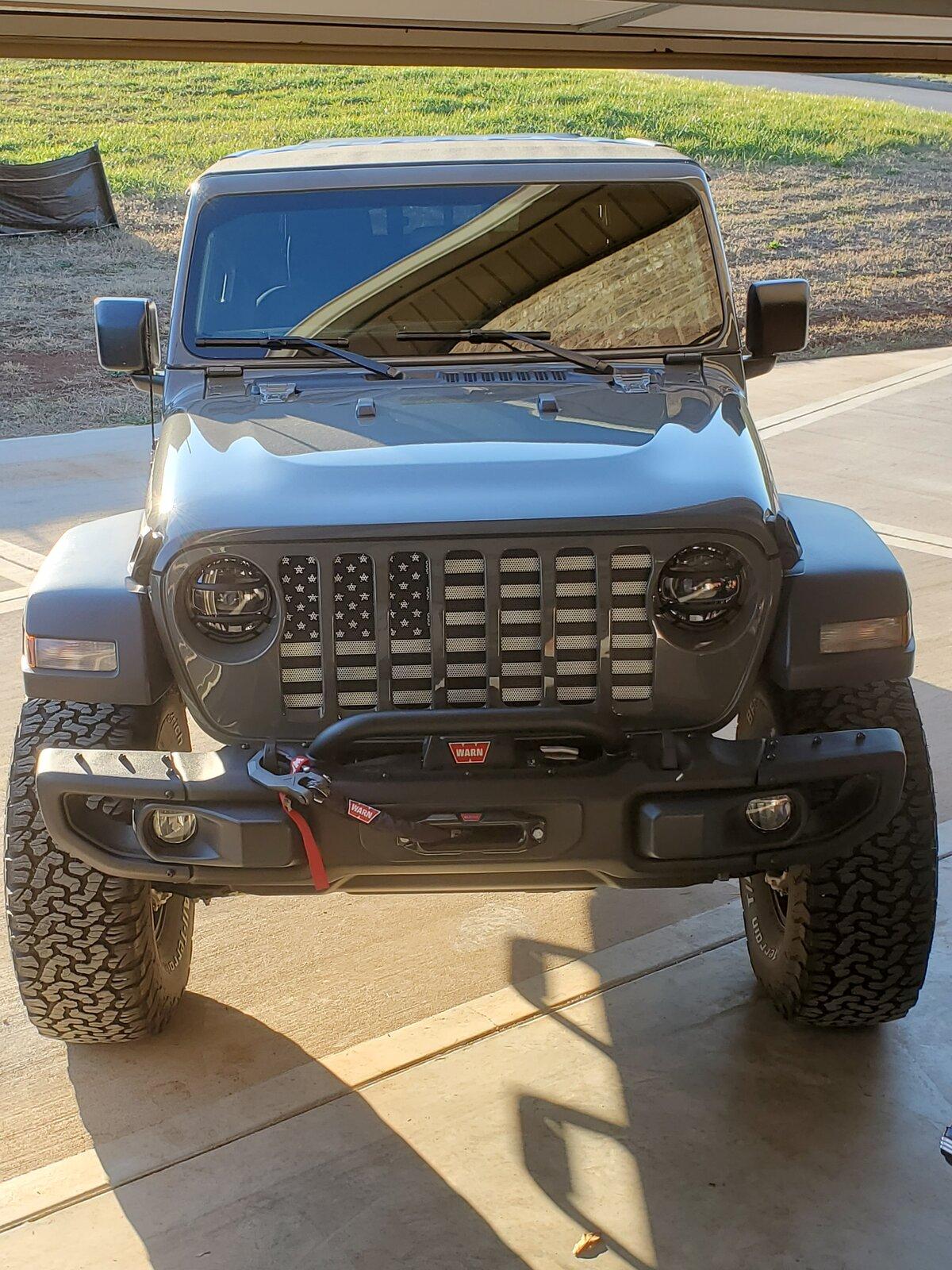 Jeep Gladiator New in box black and white American Flag grill insert $70 20201209_160801
