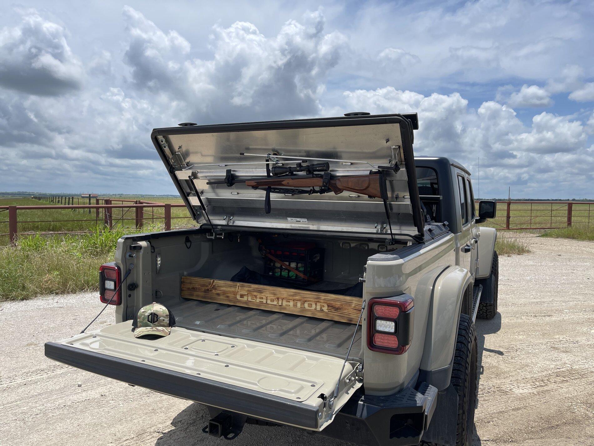 Jeep Gladiator I don't understand the advantages of a Bed Rack 05F030CC-B3BF-4DB8-96D1-AFF69651AA6B