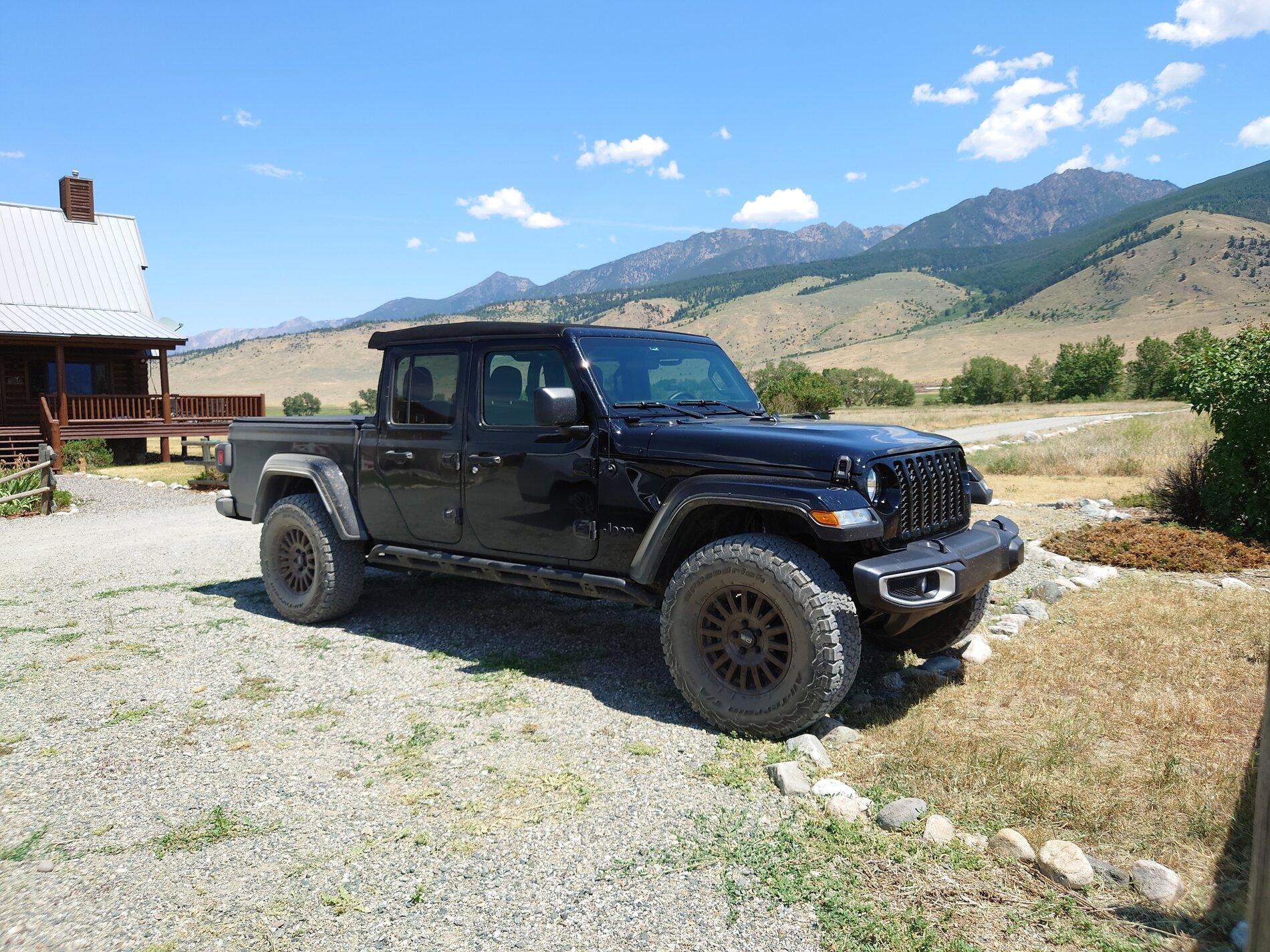 Jeep Gladiator Aonarch's 2021 Sport S Max Tow DSC_0717.JPG
