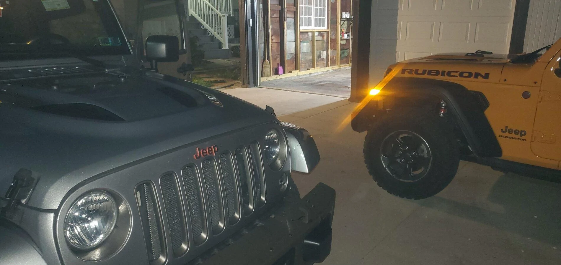 Jeep Gladiator Jeeps Parking Next To Jeeps 20210702_212621