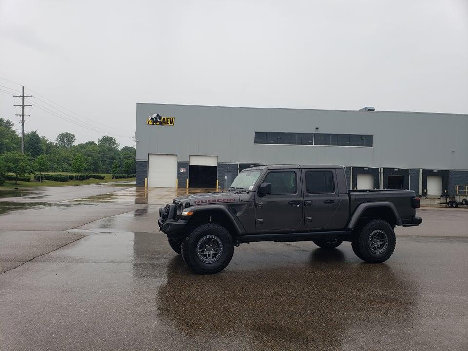 Jeep Gladiator Do not get a mount on top winch bumper pic glad aev sign 205929177_194410499273902_7116468062170702433_n