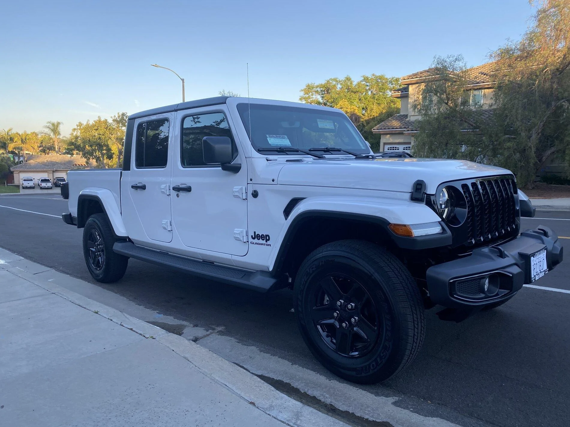 Jeep Gladiator 21’ Bright White Gladiator Sport BC9A585C-9378-4402-96FF-EC6DA1E20BCB