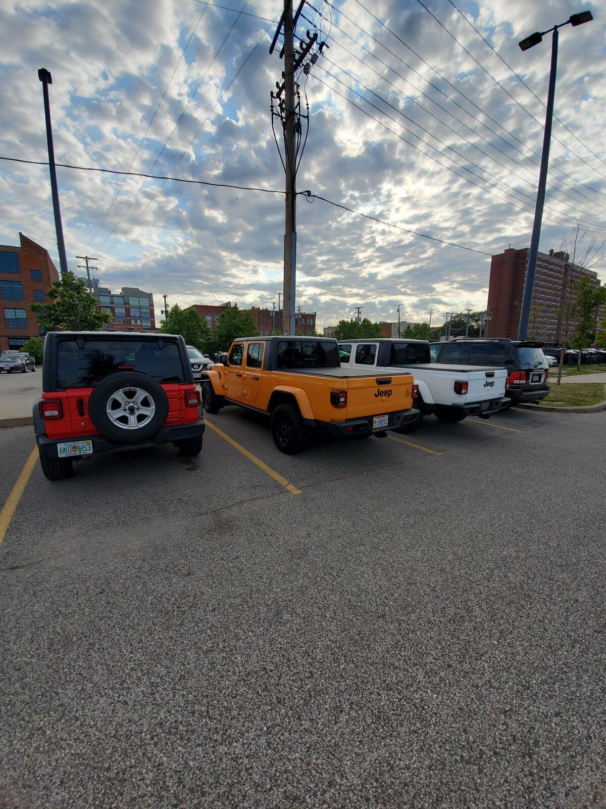 Jeep Gladiator Jeeps Parking Next To Jeeps 20210703_185011