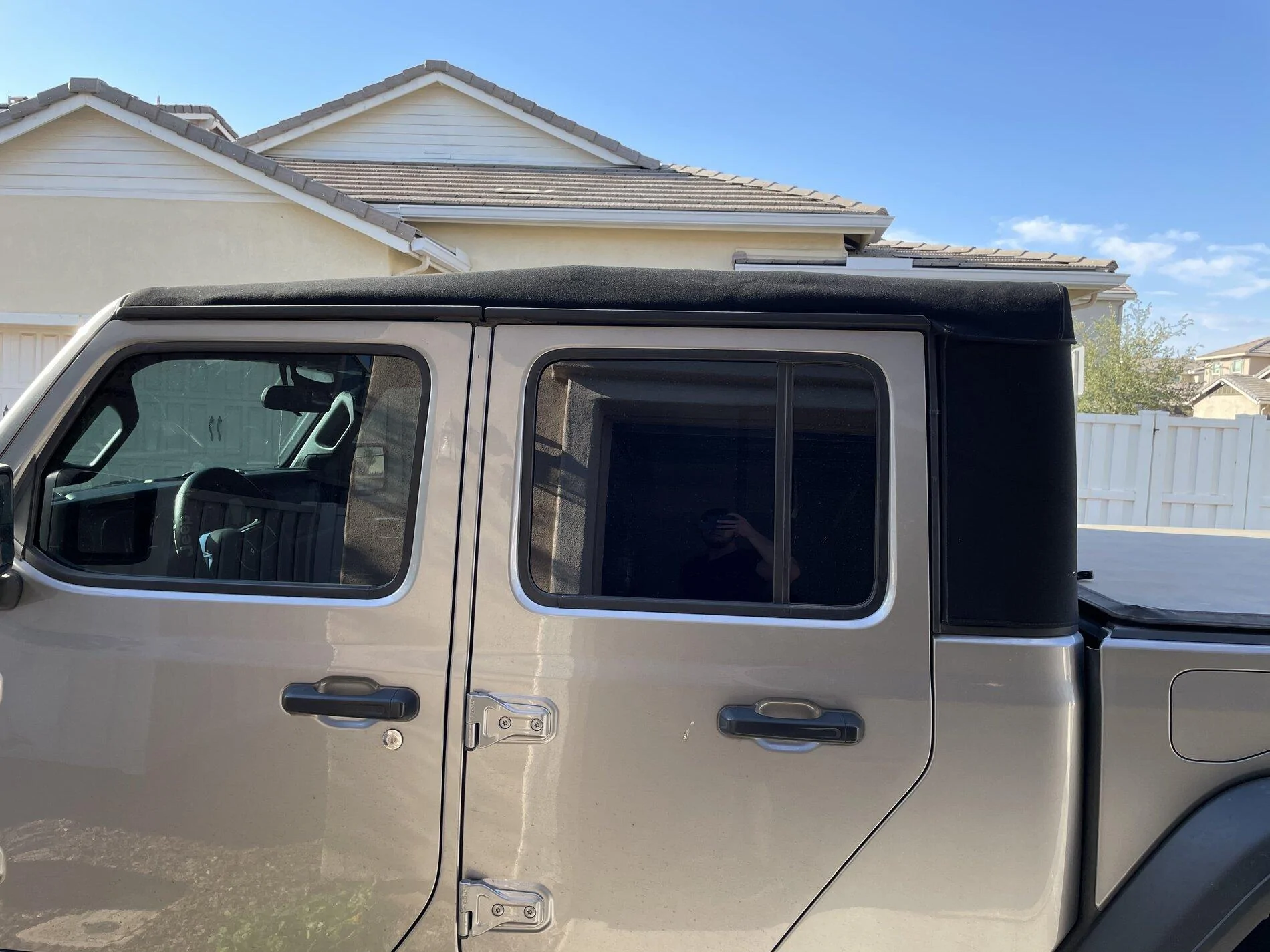 Jeep Gladiator Jeep Gladiator Soft Top + Hardware F0D36B7E-6A68-4C5E-9182-44A9B5BF2B7B