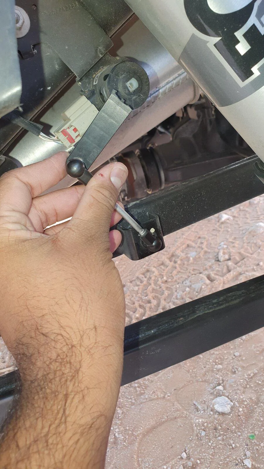 Jeep Gladiator Help with identifyijg this part 20210702_093025