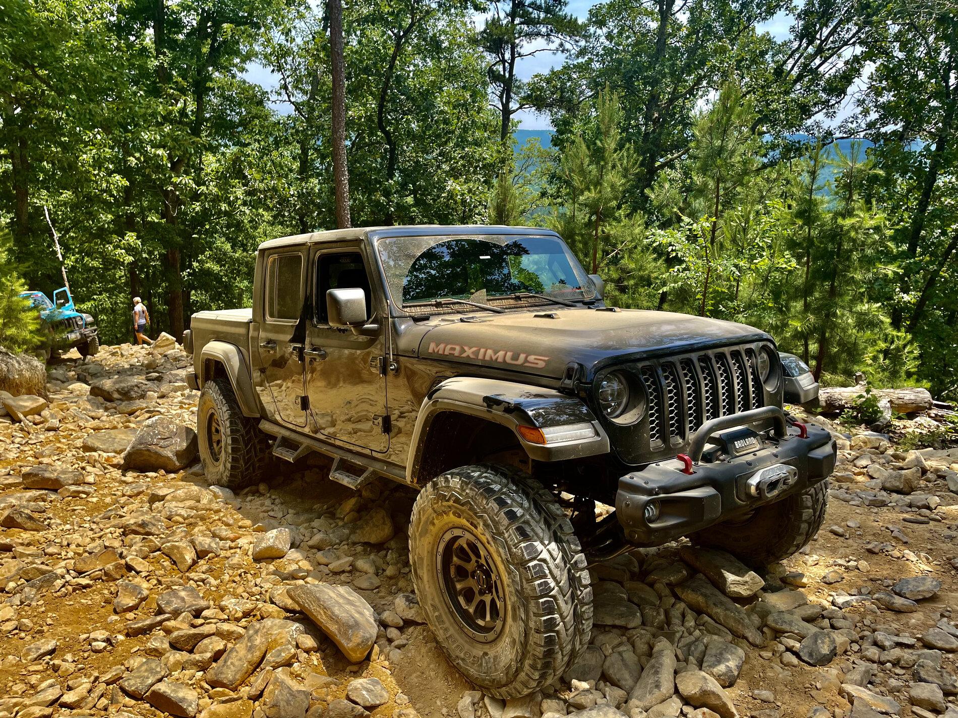 Jeep Gladiator Do not get a mount on top winch bumper 47A17BC2-3857-4498-8789-0FA0EA5D531E