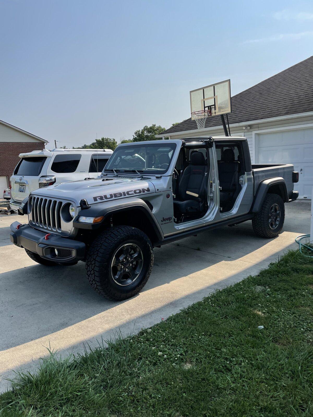 Jeep Gladiator Gladiator Glamour Shots BD81670E-1BA5-4C1F-B9E8-1724AFA7EBD4