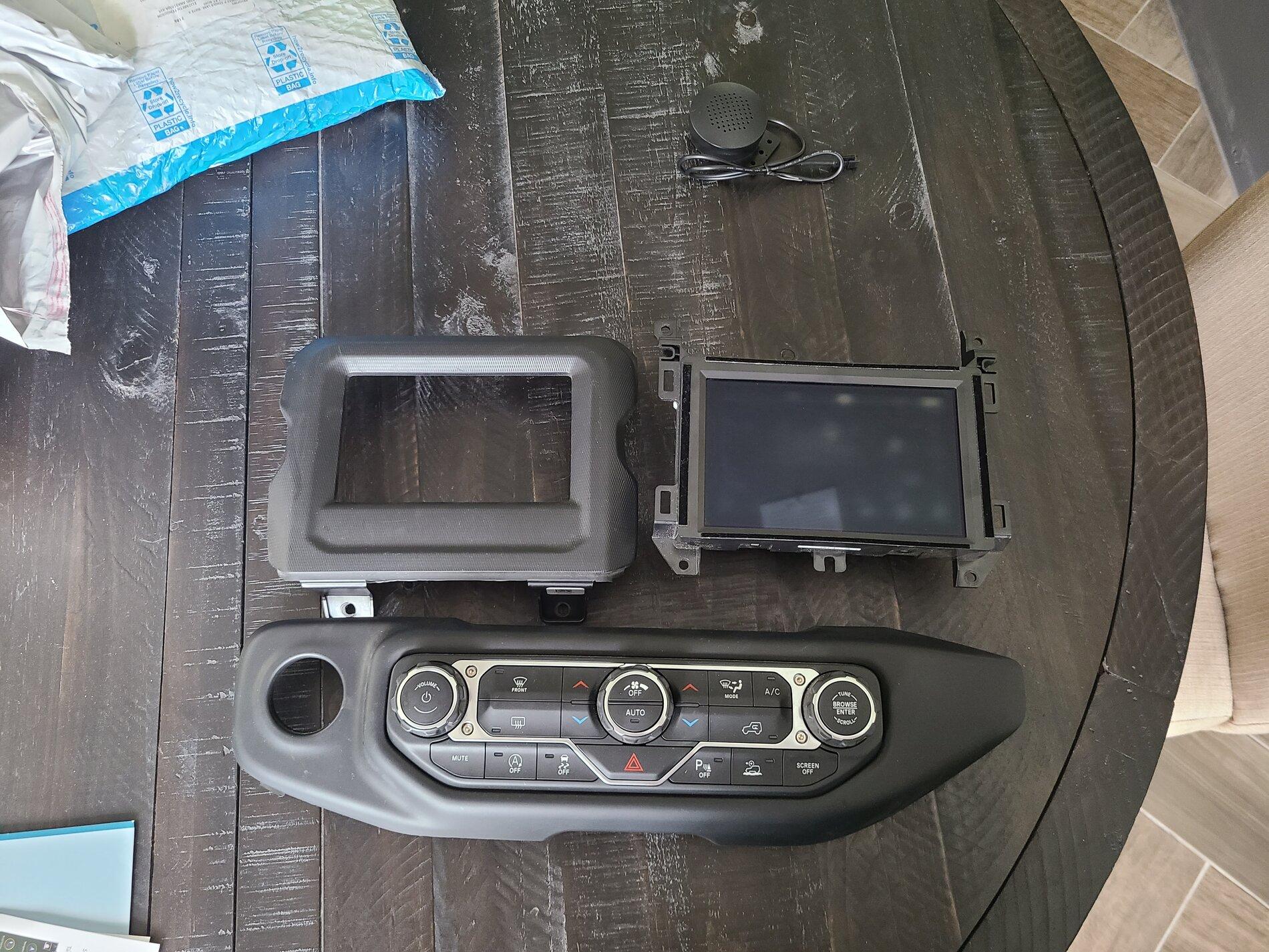 Jeep Gladiator OEM 7" Radio, bezel and A/C Controls 20210704_155906