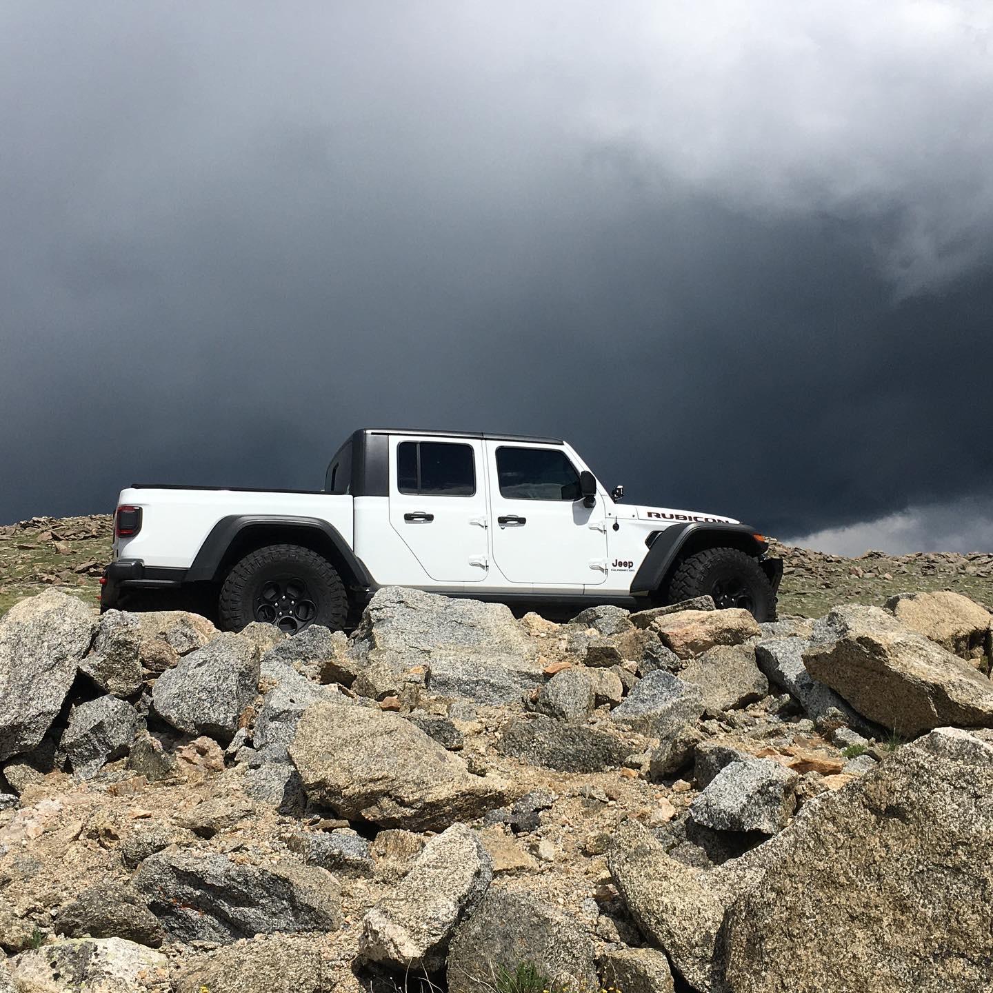 Jeep Gladiator BRIGHT WHITE Gladiator JT Club 90689435-6D49-4398-A0AA-09E6320FC1BC