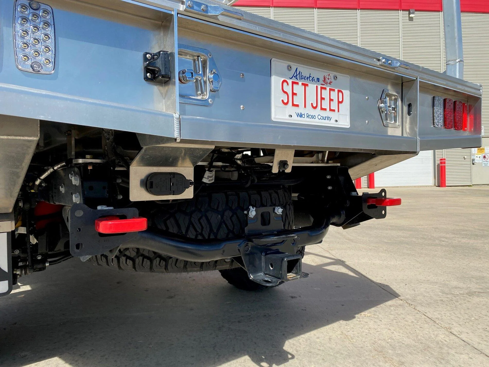 Jeep Gladiator Anyone covert over to a flatbed yet? SUMMIT EXPEDITION TRUCKS JEEP GLADIATOR SET FLATBED TRAY 5