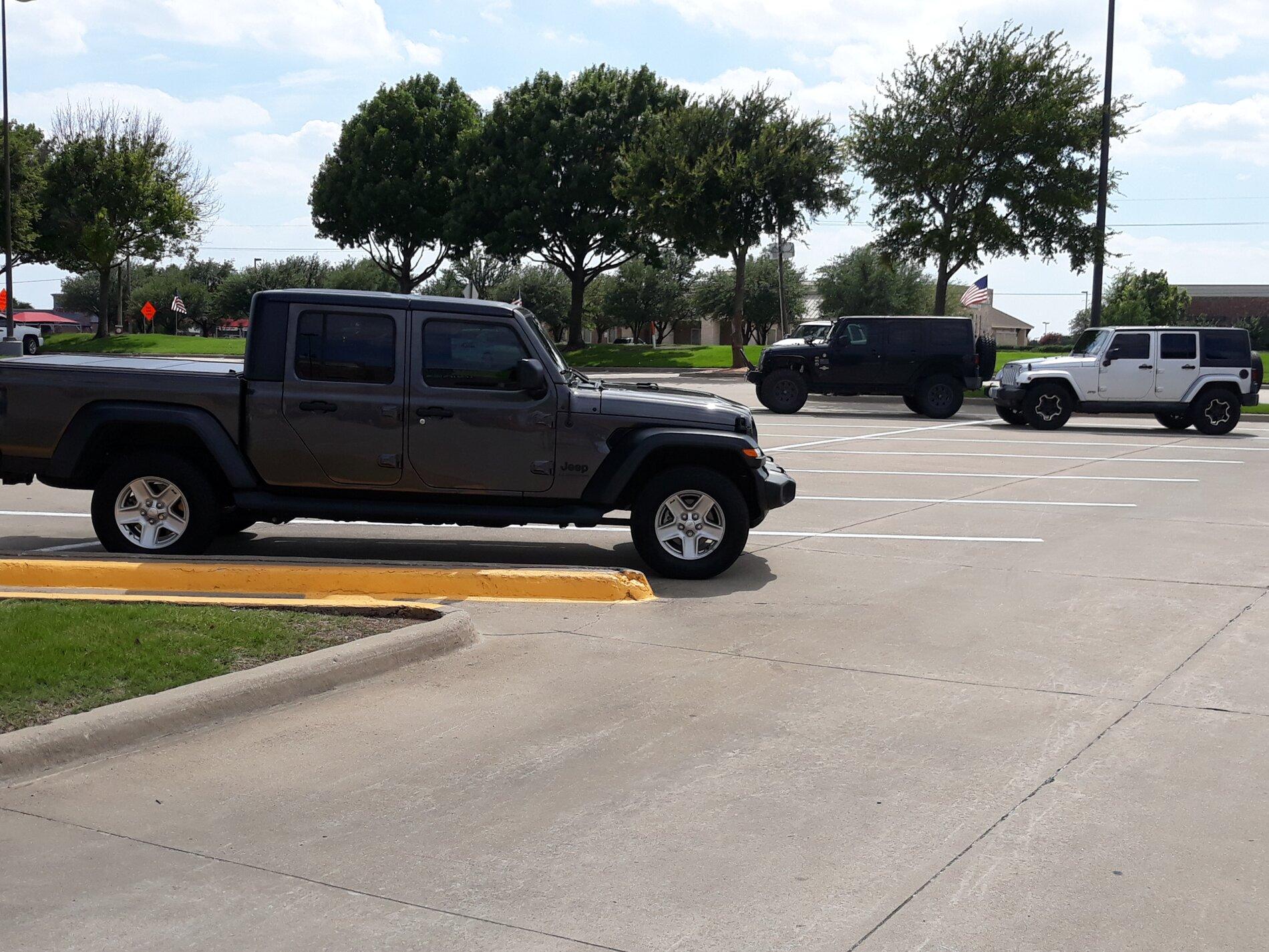 Jeep Gladiator Jeeps Parking Next To Jeeps 20210704_180955(1)