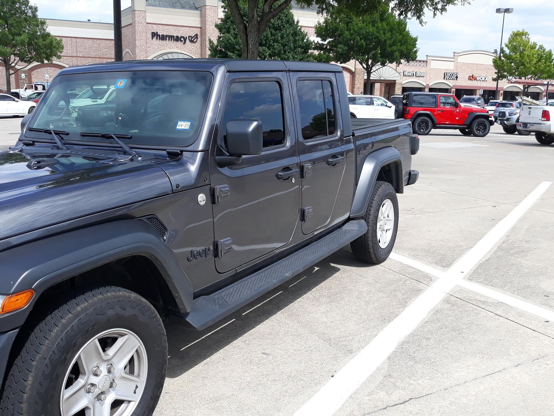 Jeep Gladiator Jeeps Parking Next To Jeeps 20210704_160531
