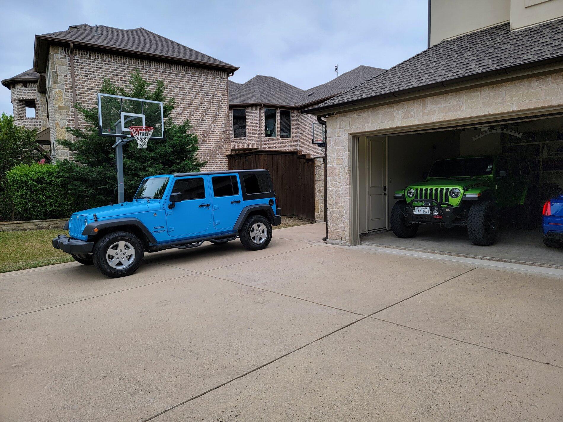 Jeep Gladiator Jeeps Parking Next To Jeeps 20210414_172704