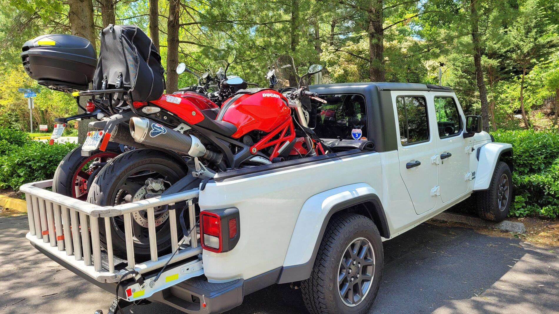 Jeep Gladiator Harley Davidson Sportster loaded up 20210502_133101