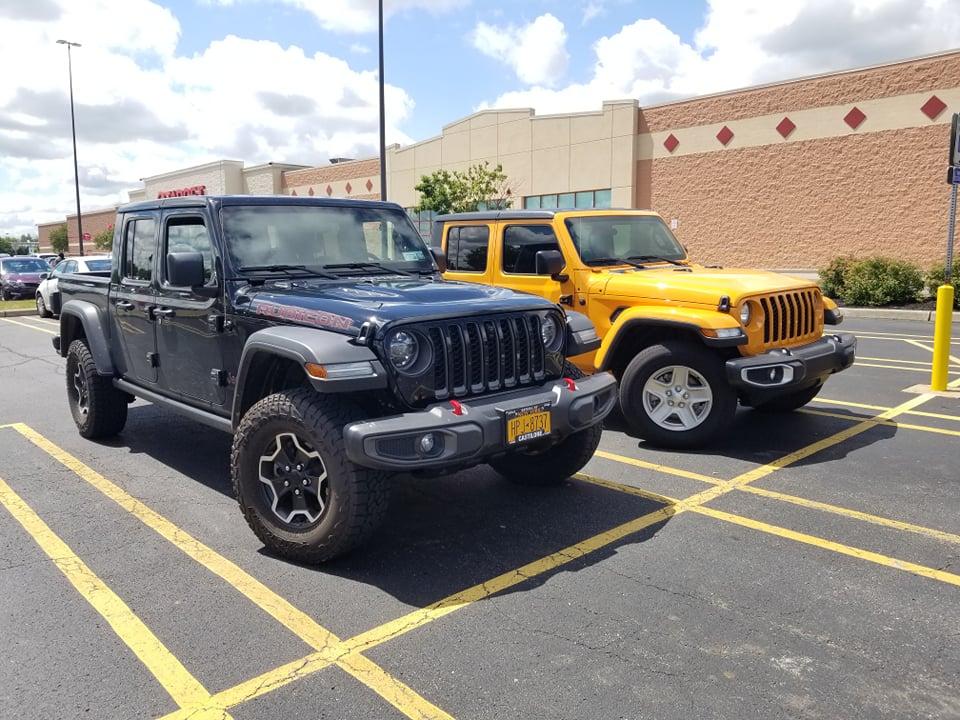 Jeep Gladiator Jeeps Parking Next To Jeeps 210022515_558498672198818_9190379630126955756_n