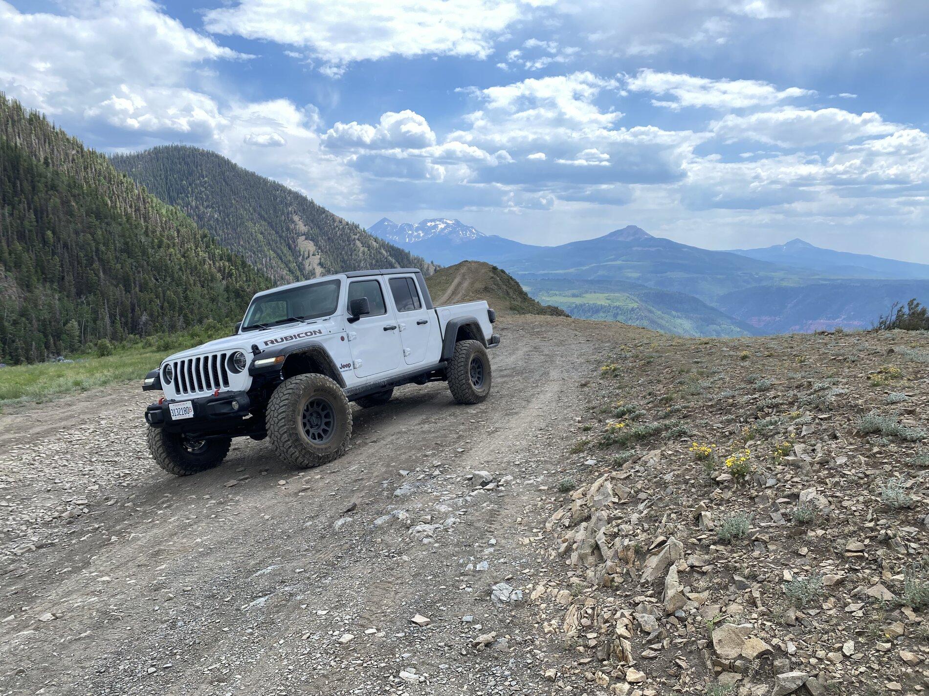 Jeep Gladiator Gladiator Glamour Shots BC055428-8B74-4150-A677-D78A34266843