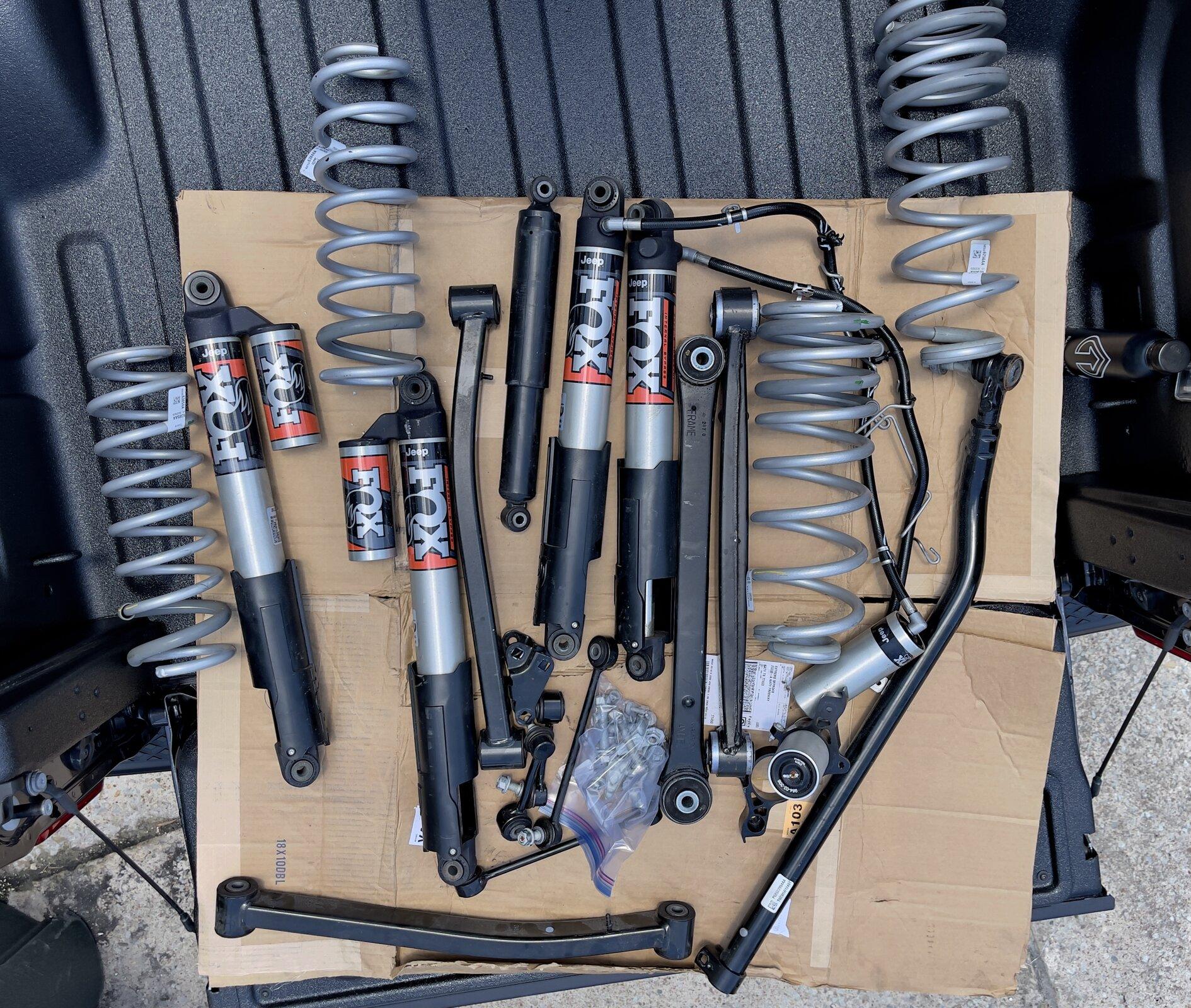 Jeep Gladiator 2021 Mojave suspension take offs FC6EE52B-78B3-4E87-90C1-9B77CB46D9C3