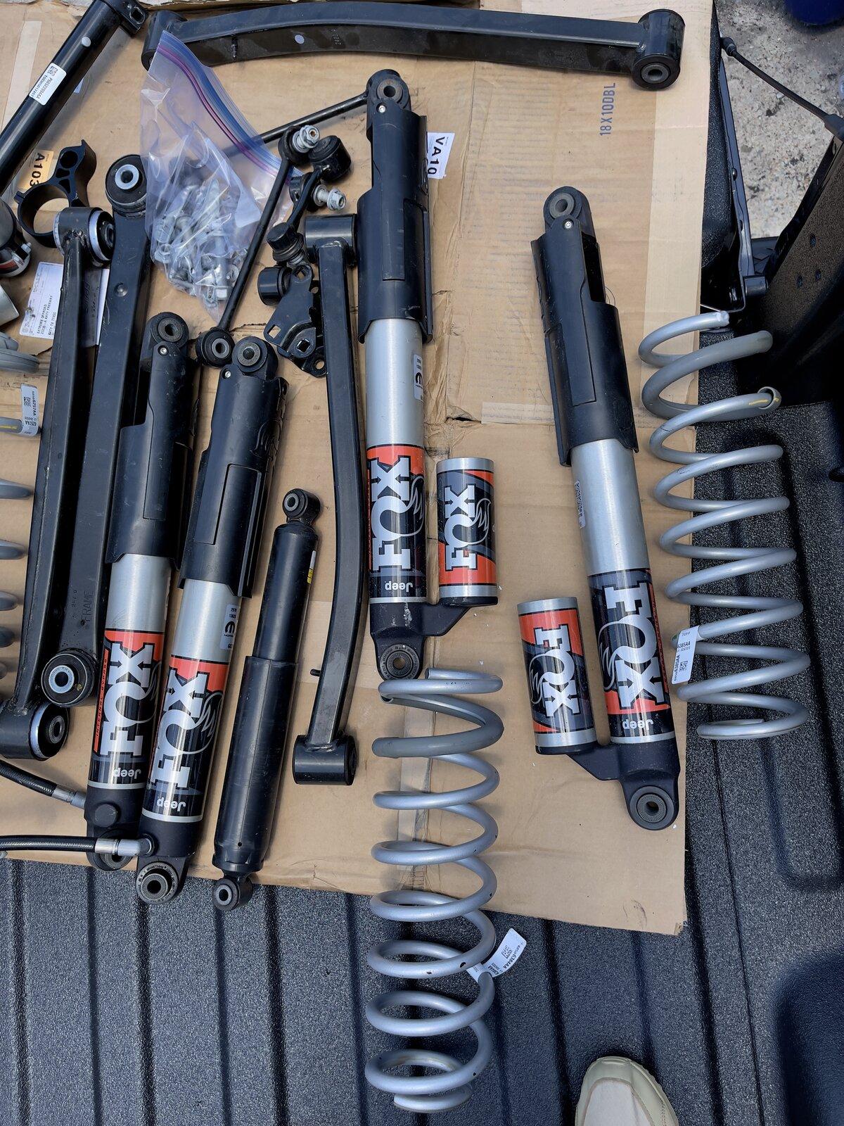 Jeep Gladiator 2021 Mojave suspension take offs C8EC9FE0-0FE0-49DD-AC5F-43D7449B2188