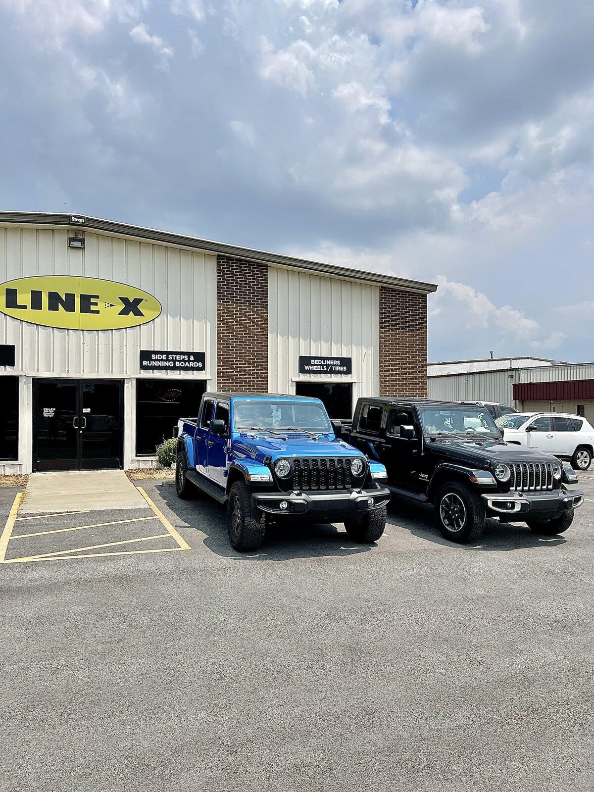Jeep Gladiator Jeeps Parking Next To Jeeps 4BDC1216-5EE7-4499-8A7D-2A85F1FC172E
