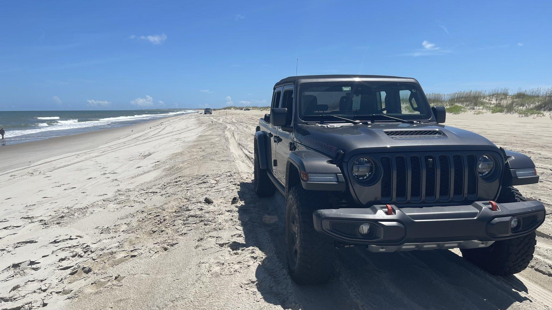 Jeep Gladiator Fort Fisher in North Carolina 1248225A-C08B-4488-9422-B554F883C541