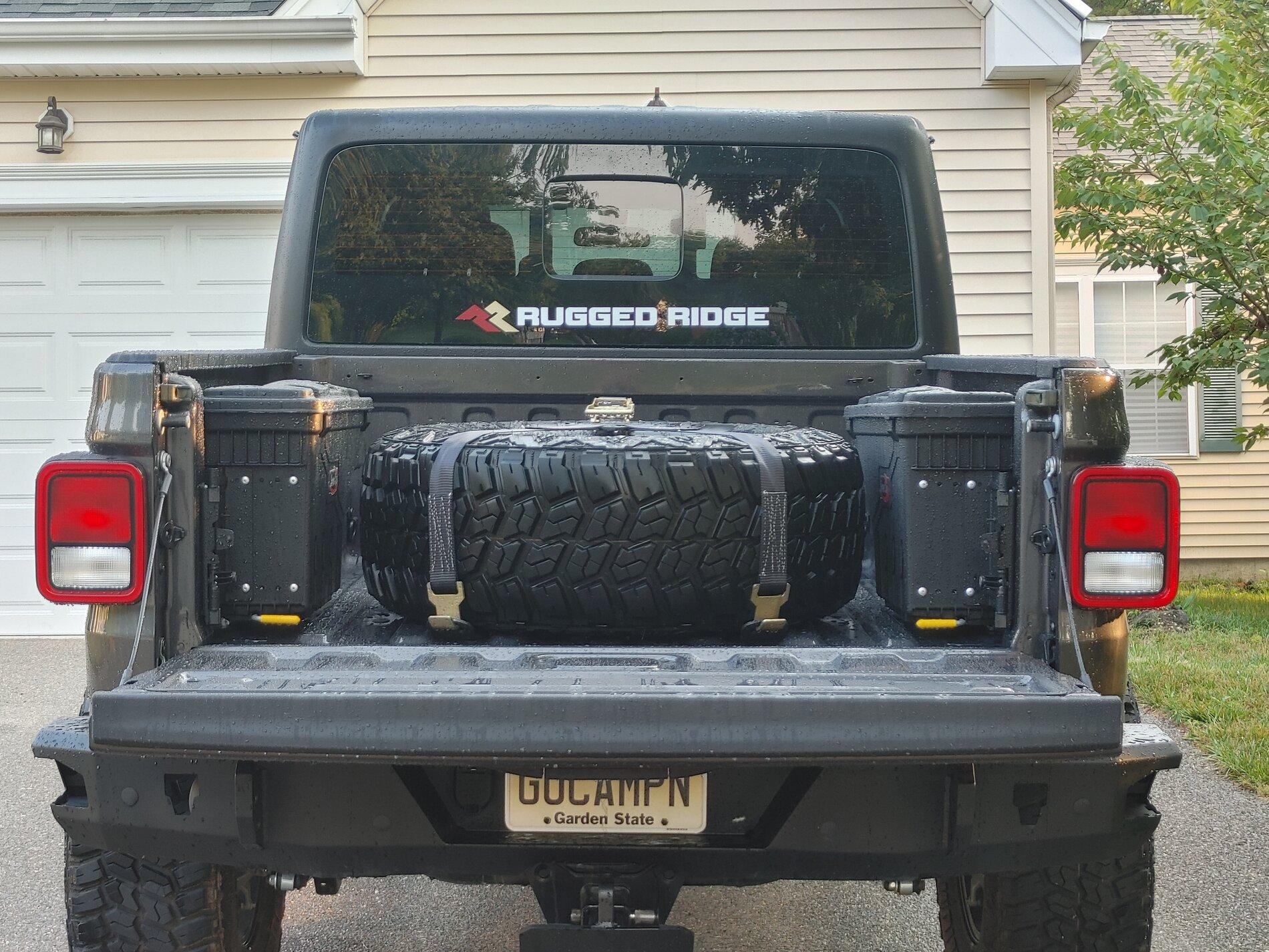 Jeep Gladiator Rough country tire carrier 0707210705_HDR