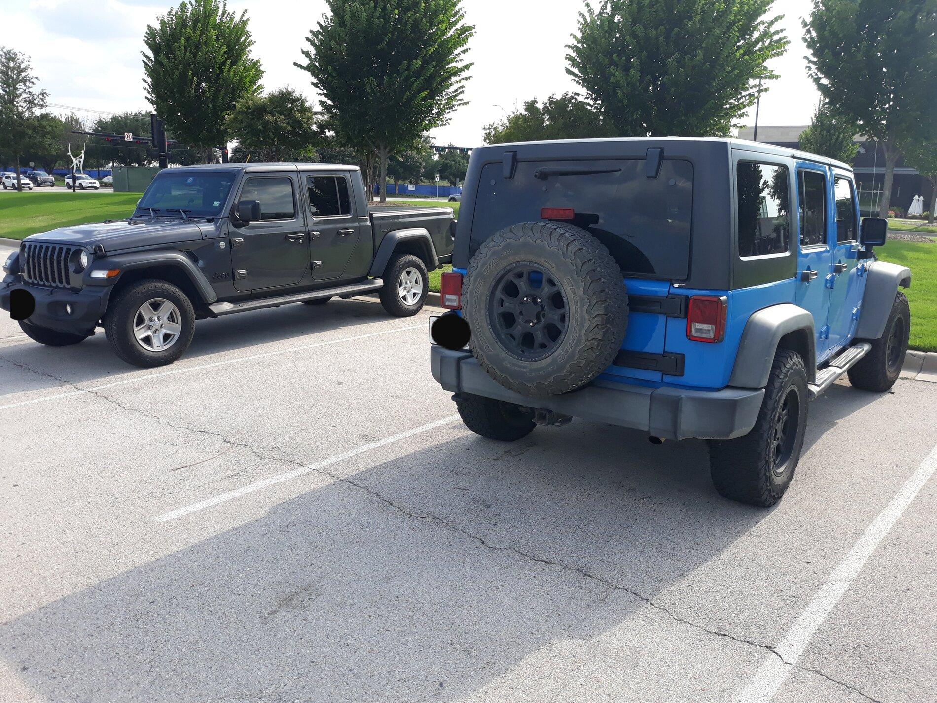 Jeep Gladiator Jeeps Parking Next To Jeeps 20210707_192453