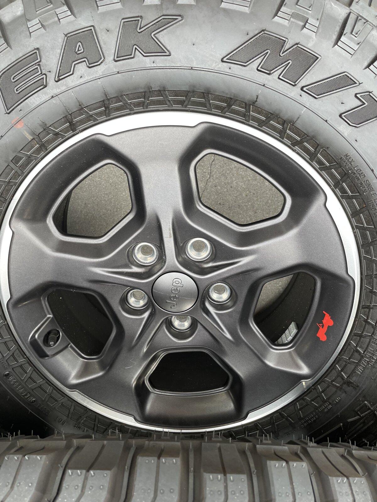 Jeep Gladiator Rubicon Take offs wheels/tires/Tpms 250 miles FFA588AA-6305-4748-8E64-5E58FA857884