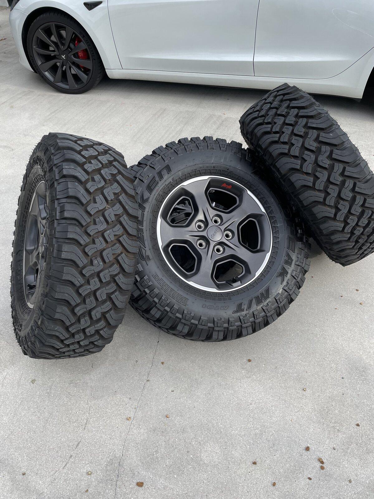 Jeep Gladiator Rubicon Take offs wheels/tires/Tpms 250 miles B98551D8-FE84-4EA1-84A6-93AF50638881