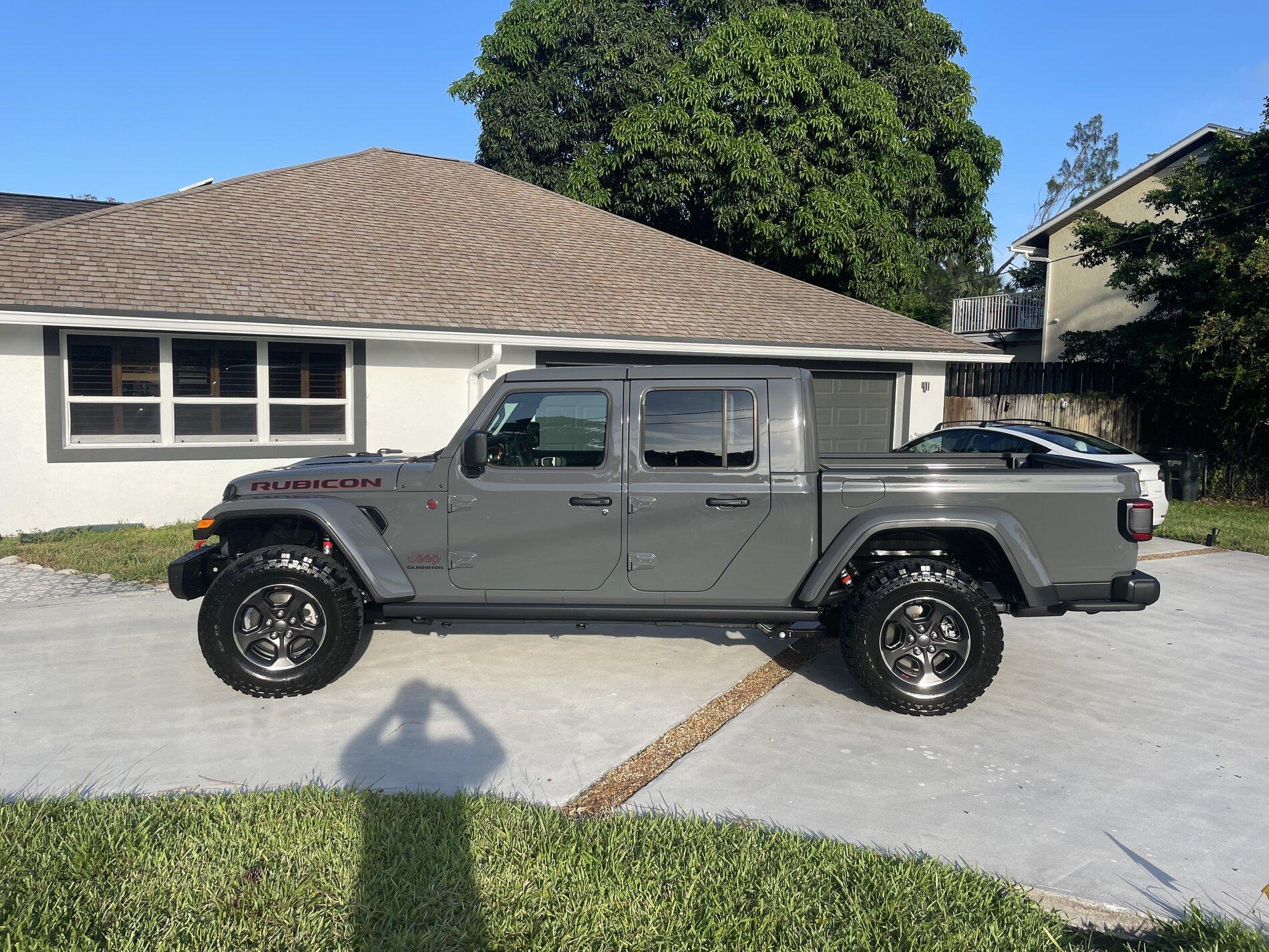 Jeep Gladiator Rubicon Take offs wheels/tires/Tpms 250 miles 269479E8-B2AB-46AB-99C5-9530D5C0B1B3