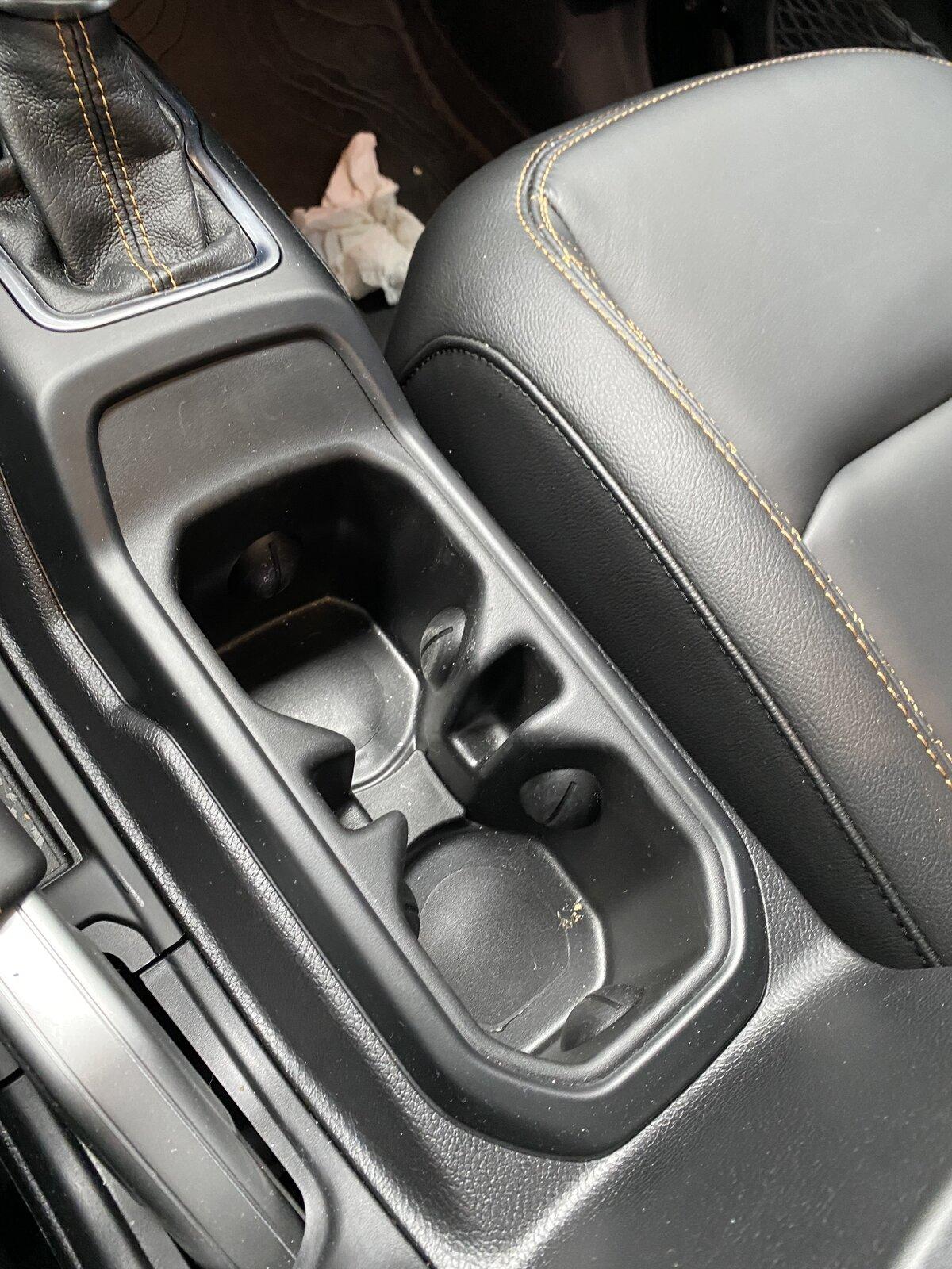 Jeep Gladiator What’s the space between the cup holders for? (Wrong answers only) 9961FEB0-1205-4EB2-BD22-6603B05FA316