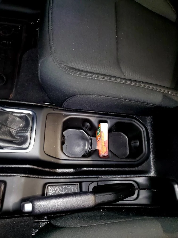 Jeep Gladiator What’s the space between the cup holders for? (Wrong answers only) Resized_20210708_210948