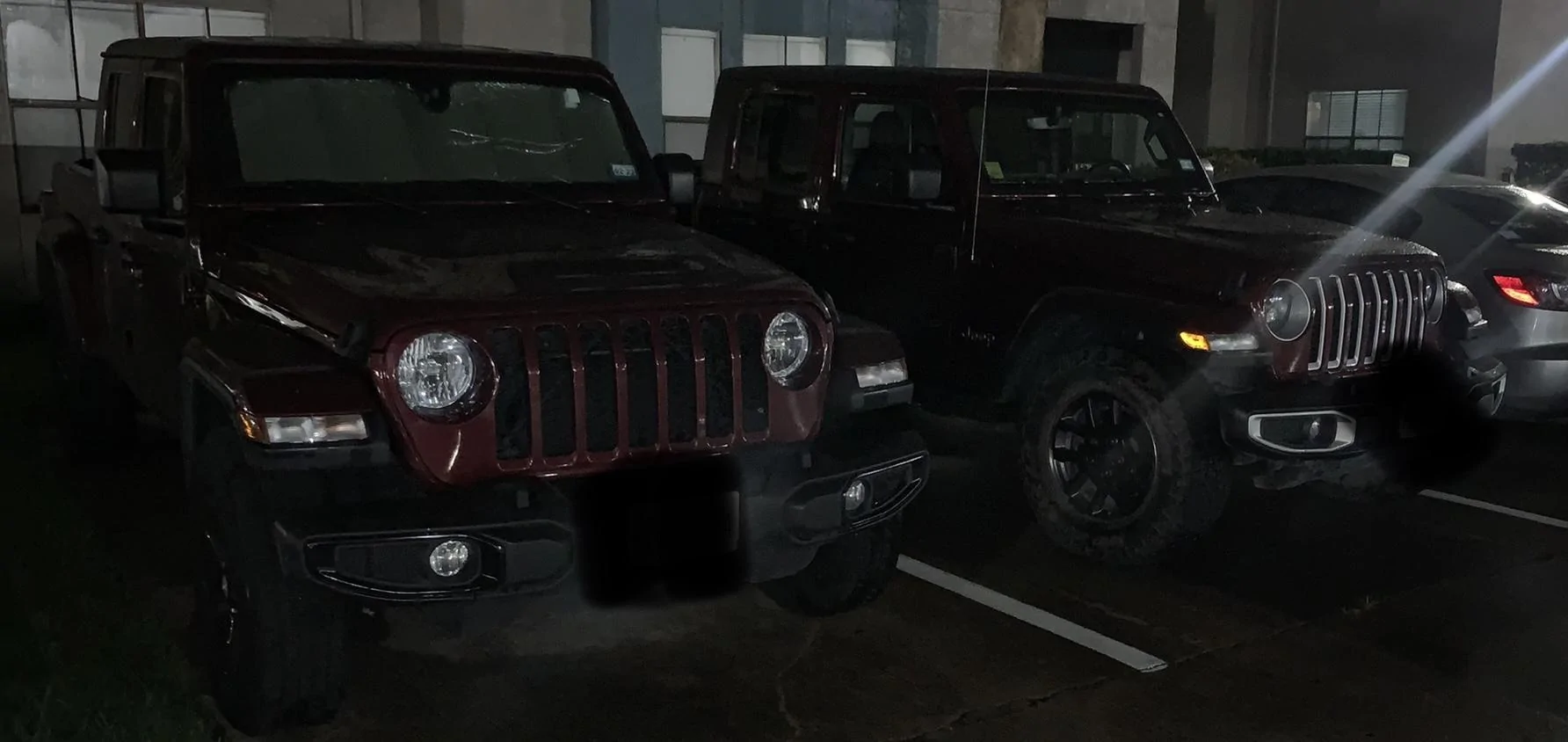 Jeep Gladiator Jeeps Parking Next To Jeeps DF4A6BE1-CCC3-4E17-83D2-648FCB0FDB4A