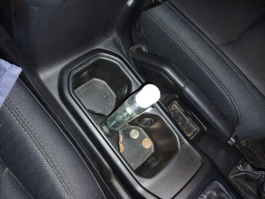 Jeep Gladiator What’s the space between the cup holders for? (Wrong answers only) consol