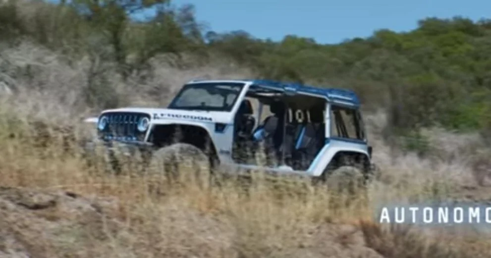 Jeep Gladiator Jeep Teases All-Electric Wrangler "Freedom" BEV ⚡️ Screenshot_20210709-092309_Chrom
