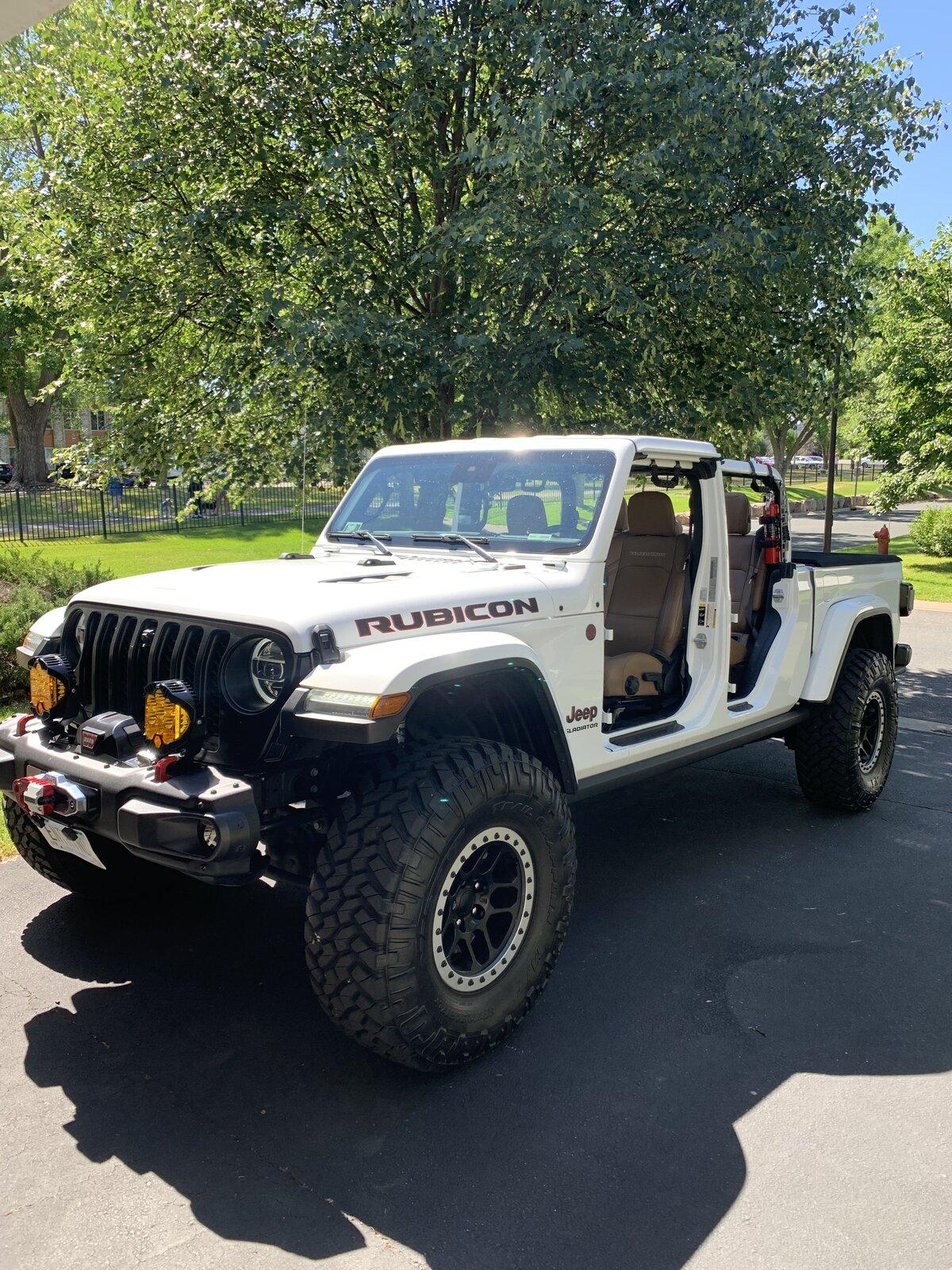 Jeep Gladiator Who else is running Topless but keeping the Freedom Panels on? DA17C37F-0860-43FD-BD38-1D14740FD057