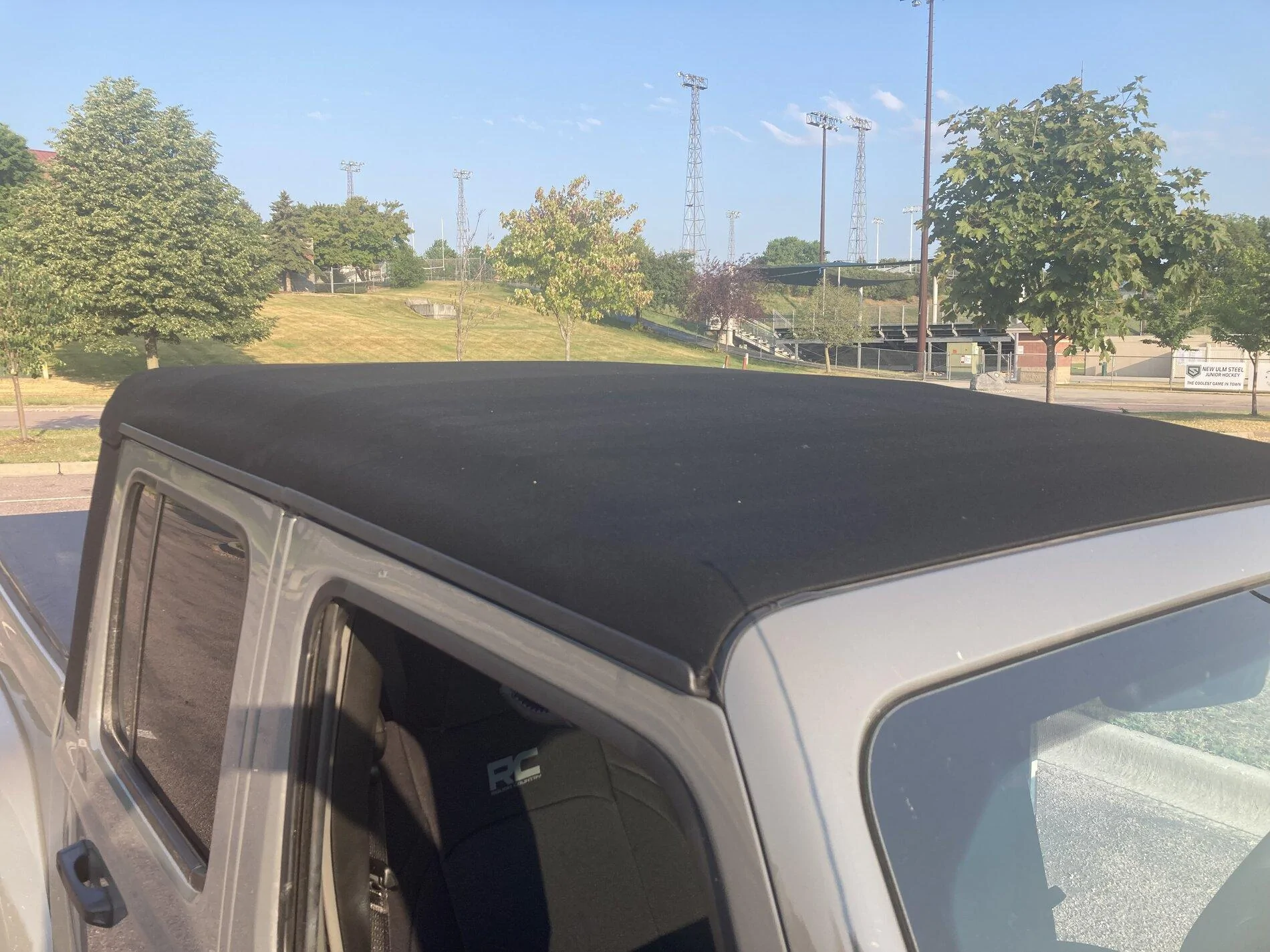 Jeep Gladiator Reduced $1500- Premium Soft Top With Tinted Rear Window IMG-3360