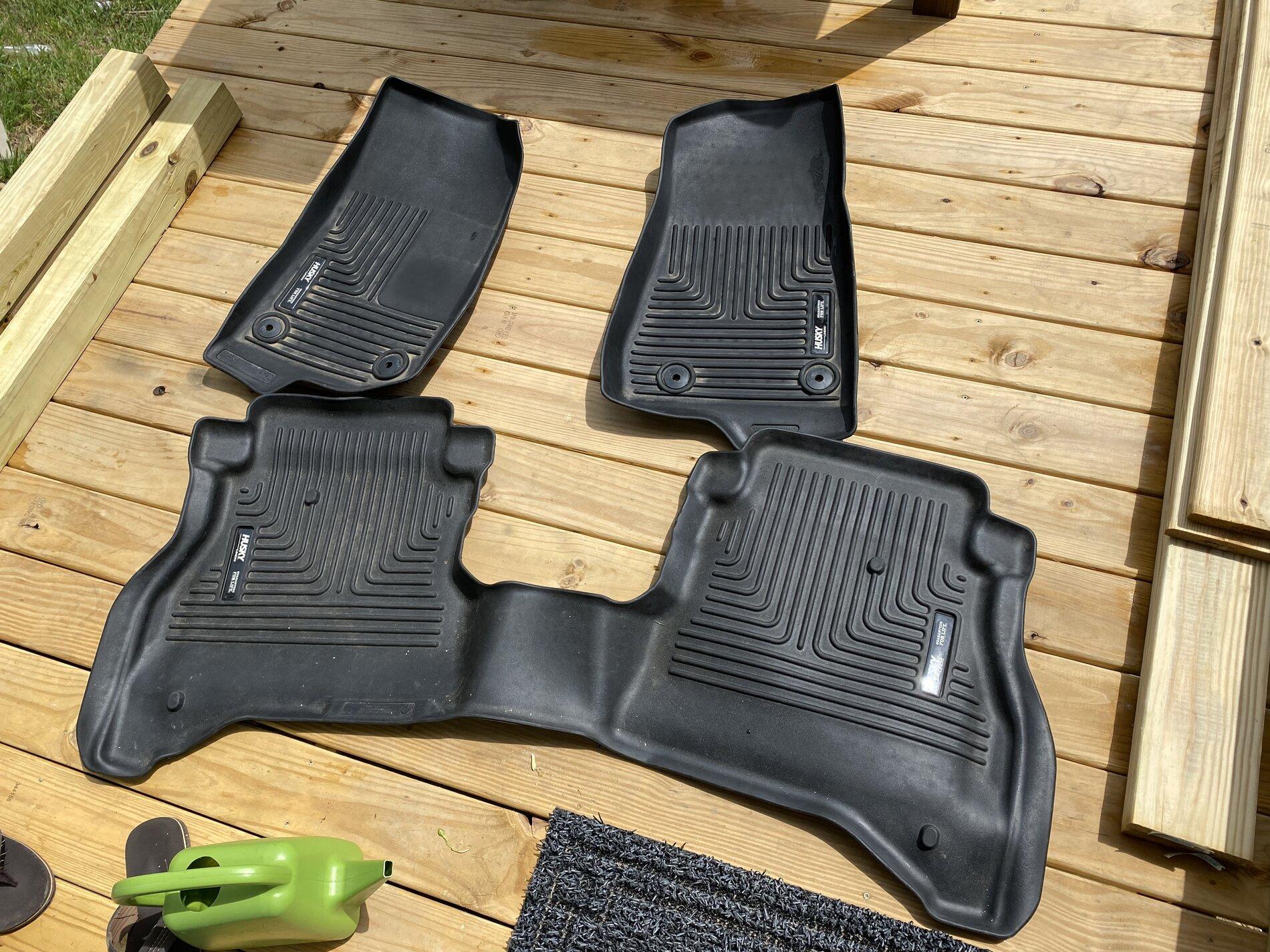Jeep Gladiator Huskyliner set F5D800E4-451E-4F04-8E08-ECB22E6D7DFB