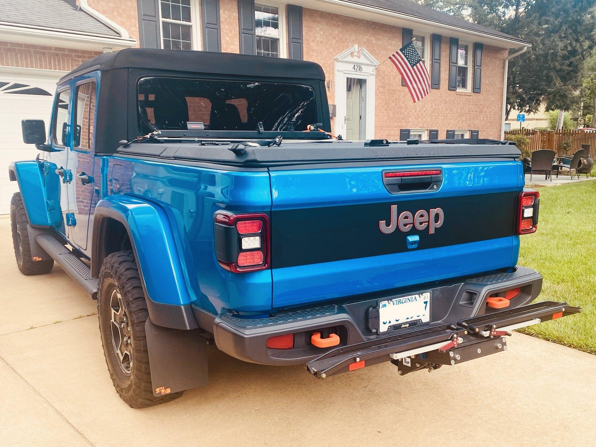 Jeep Gladiator Tailgate Blackout F76F0772-8F57-4273-9926-E486ED662225