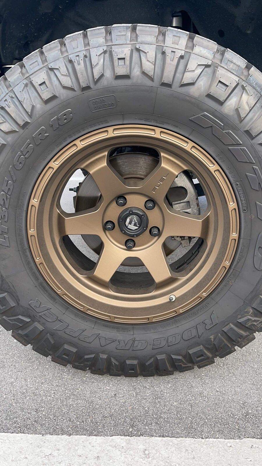 Jeep Gladiator 18s Fuel D666 547E6562-13BB-4C5E-9EF5-A3F358600C03