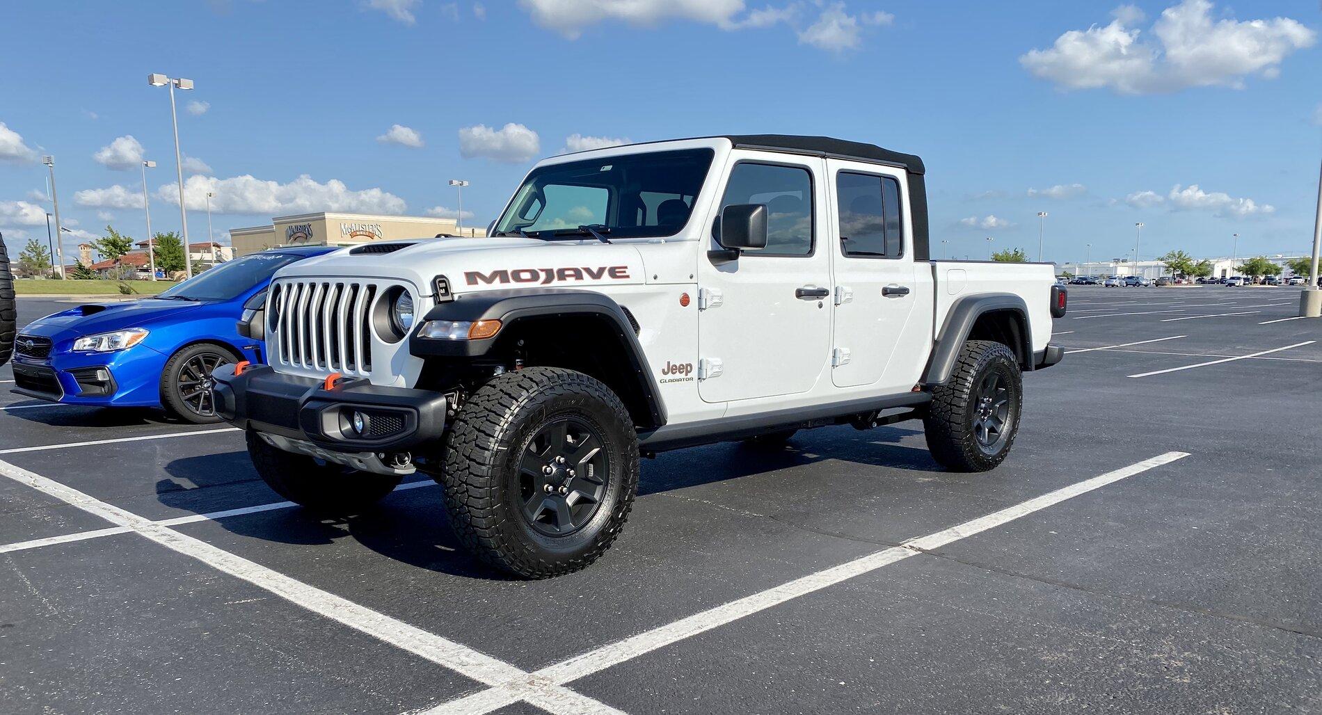 Jeep Gladiator BRIGHT WHITE Gladiator JT Club 146DCC17-1A68-4C96-B185-18A264049A6D