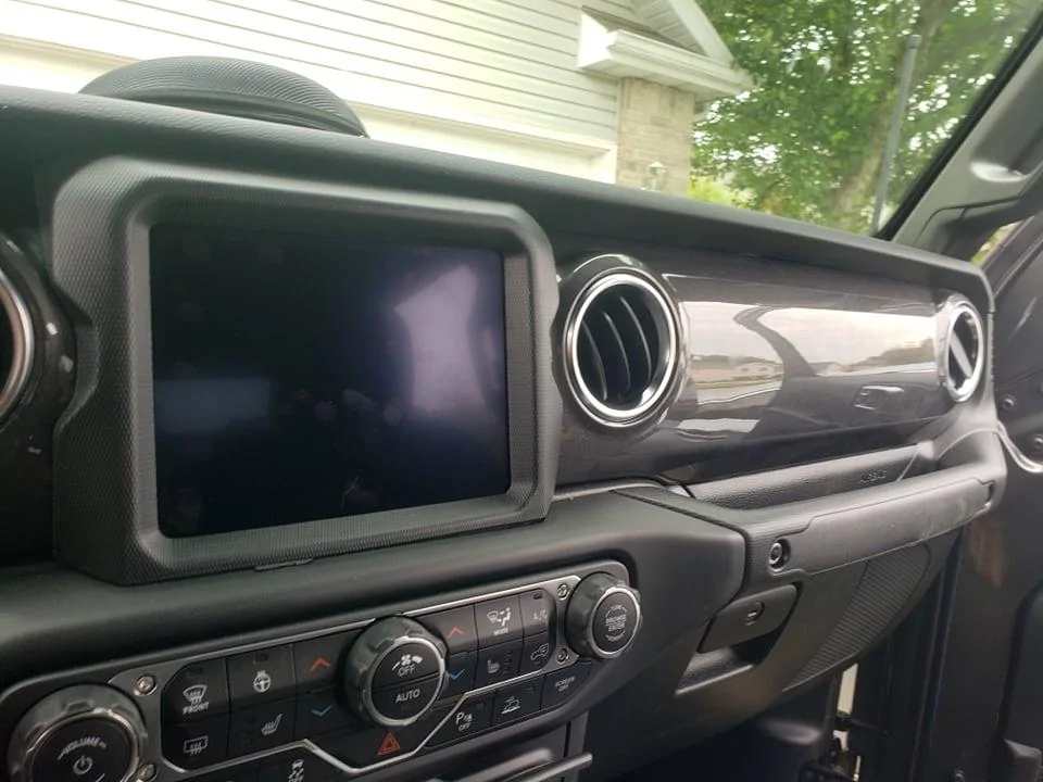 Jeep Gladiator QUESTION: What are these two components? glad pic painted dash 201990389_2002901069864666_5988383398237326901_n