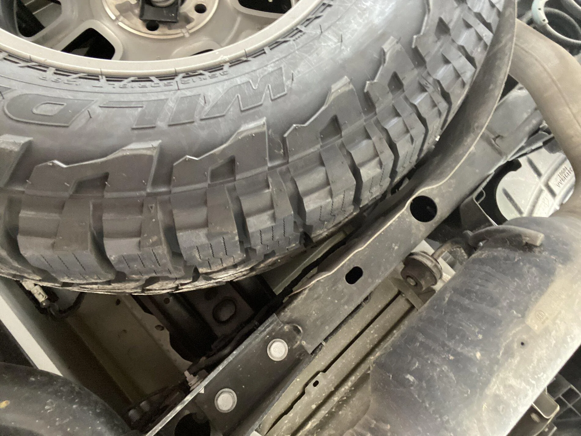 Jeep Gladiator Can the spare tire housing accept an 18" wheel? IMG_4589