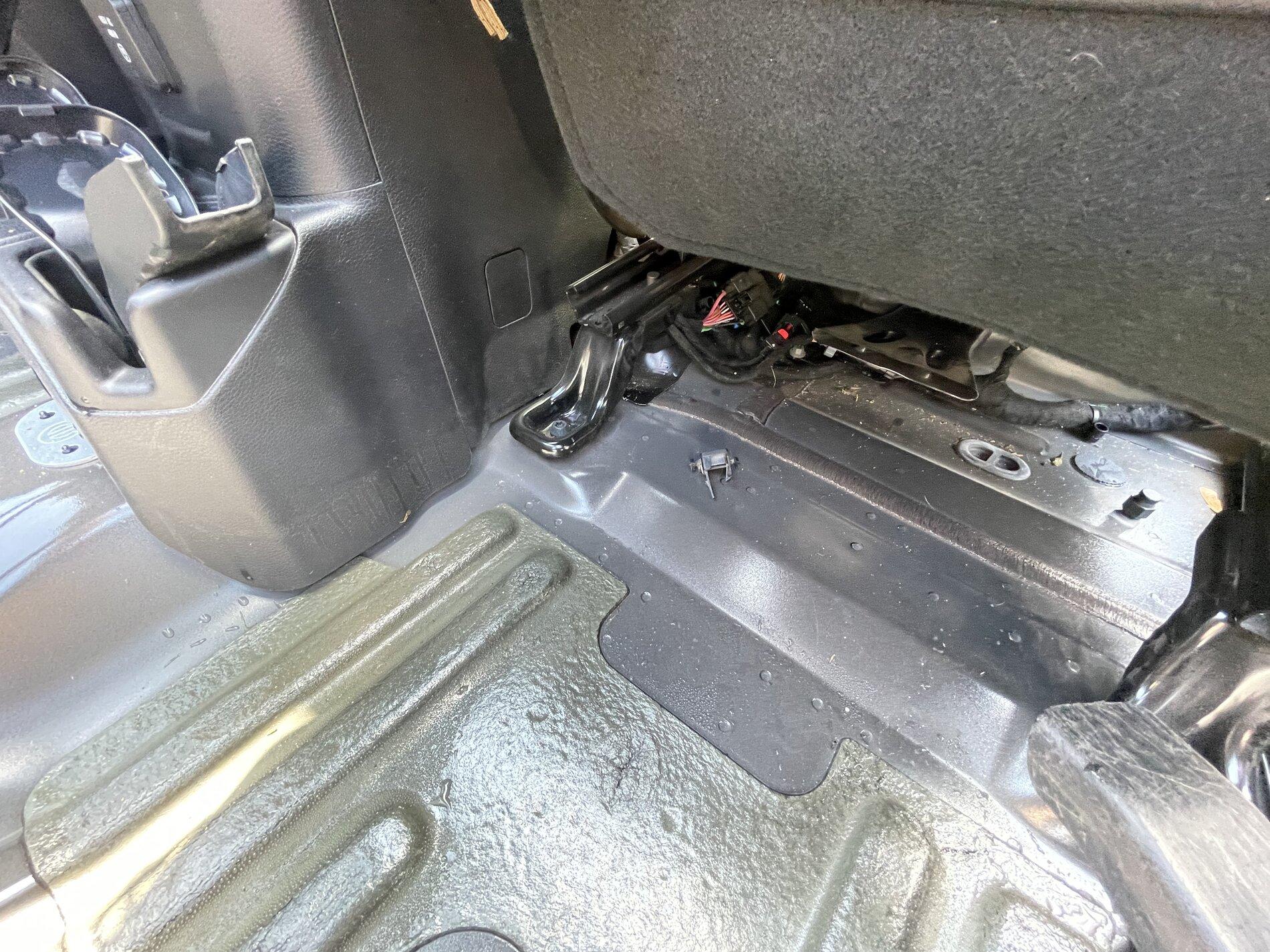 Jeep Gladiator What the heck is this? Under Passenger seat 8EE84969-BC06-4497-B5F8-6E8307136816