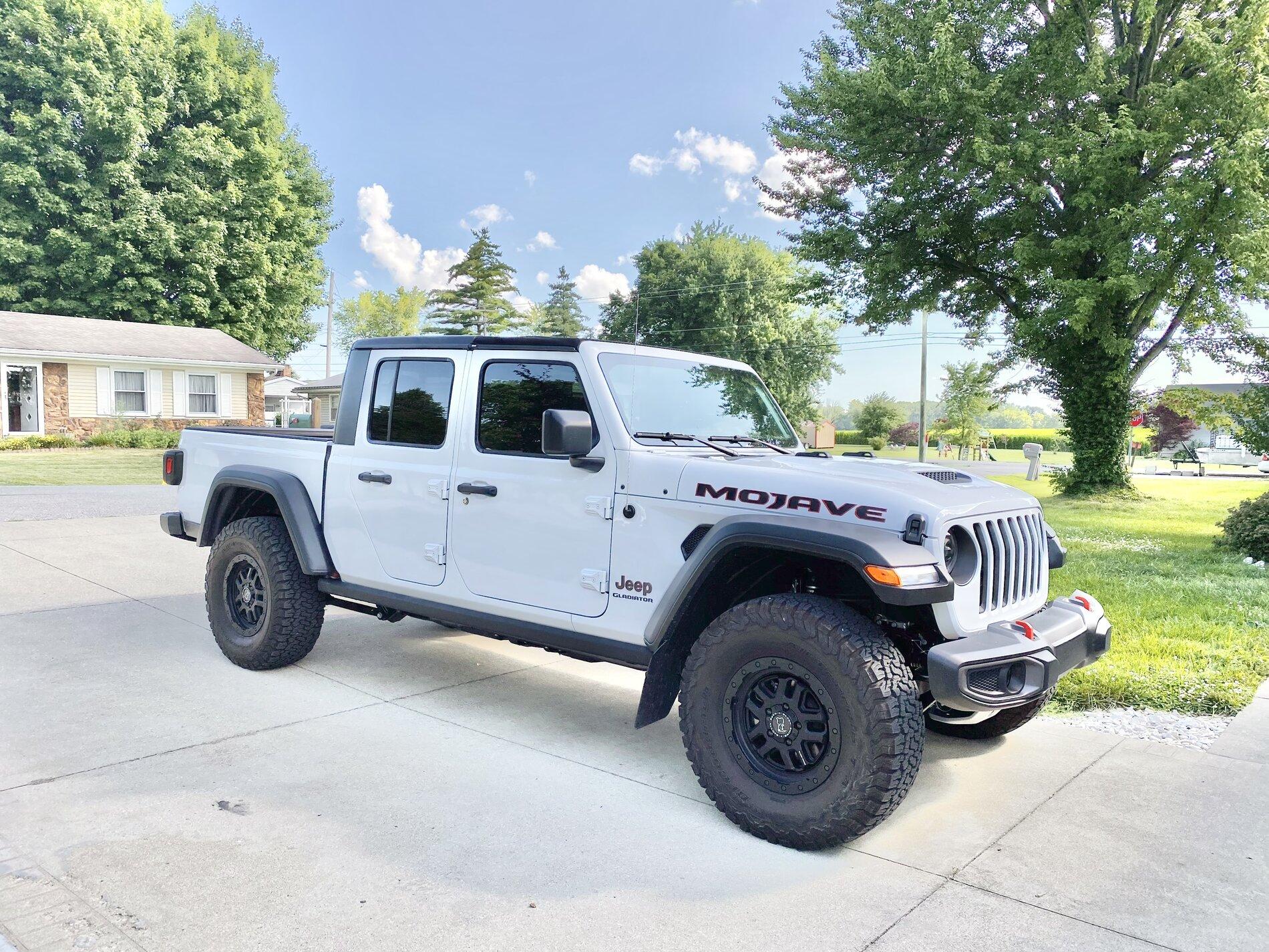 Jeep Gladiator BRIGHT WHITE Gladiator JT Club 6F69F535-B278-45BB-9584-DA718151FCBD