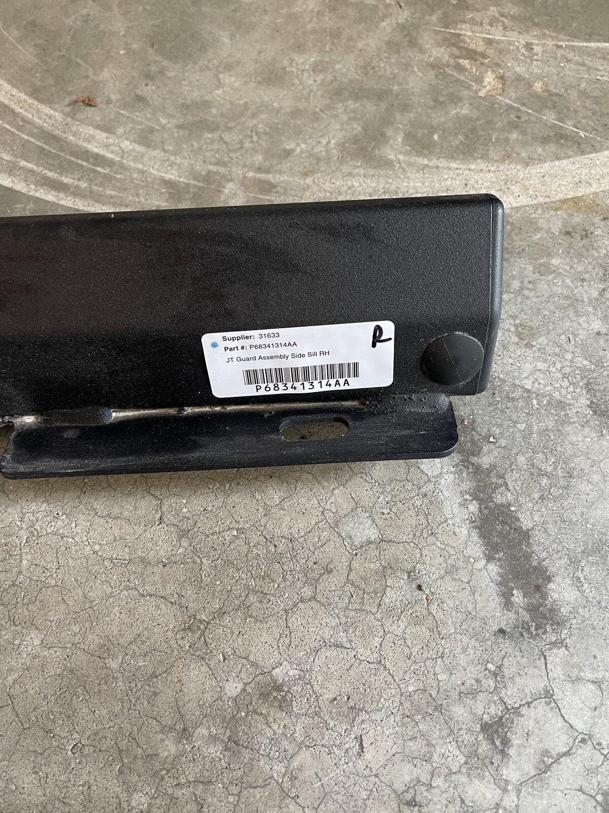Jeep Gladiator 2021 Rubicon Rock rails 016BDB27-CDE3-4EF2-A84D-F6ECC5DFF471