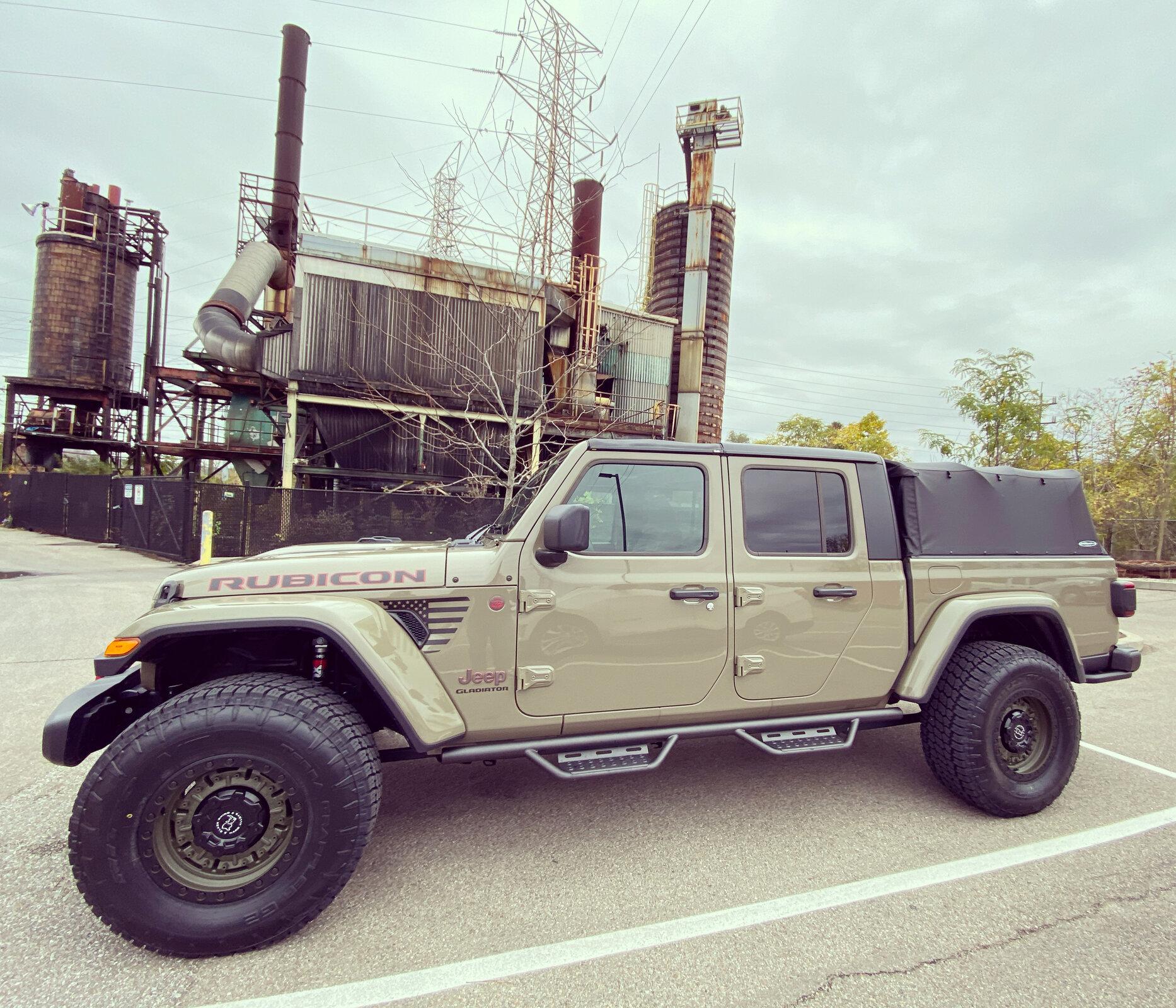 Jeep Gladiator Black is played out, let's see some colored rims 63FD184A-770E-425D-BBAA-C55899FF464F.JPG