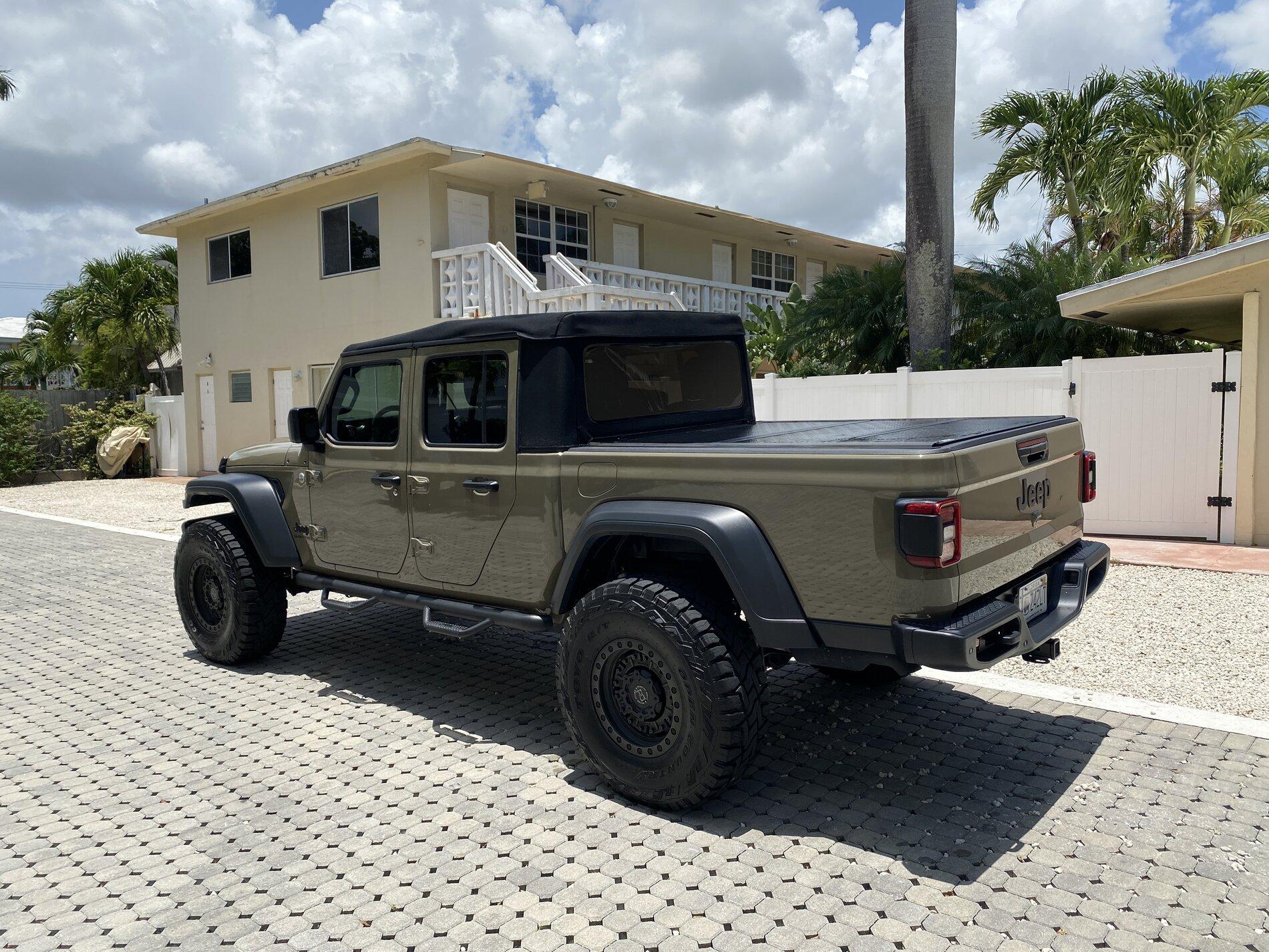 Jeep Gladiator 20 Gladiator S, 37s 488s 46,500 IMG_4886.JPG