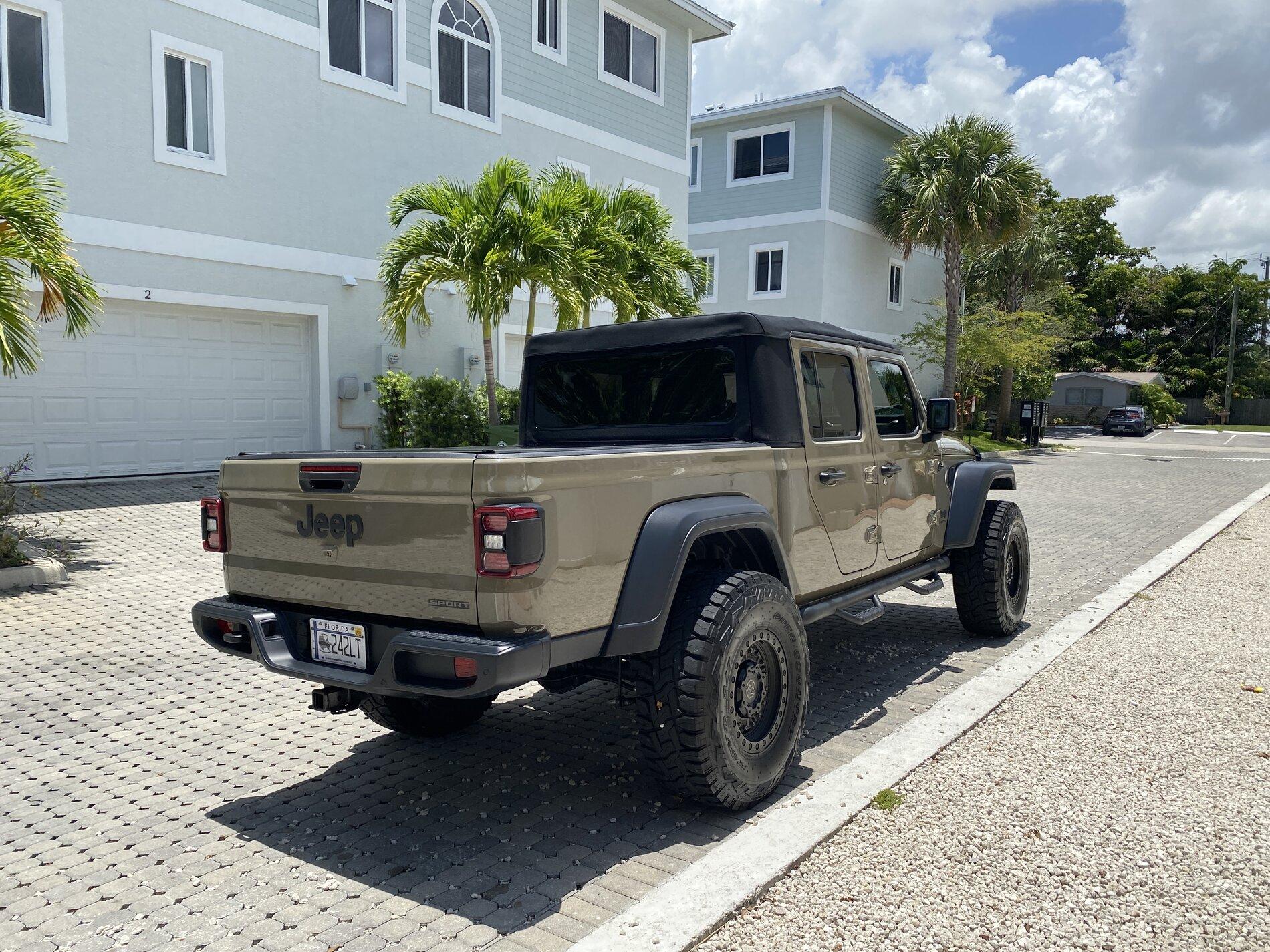 Jeep Gladiator 20 Gladiator S, 37s 488s 46,500 IMG_4884.JPG
