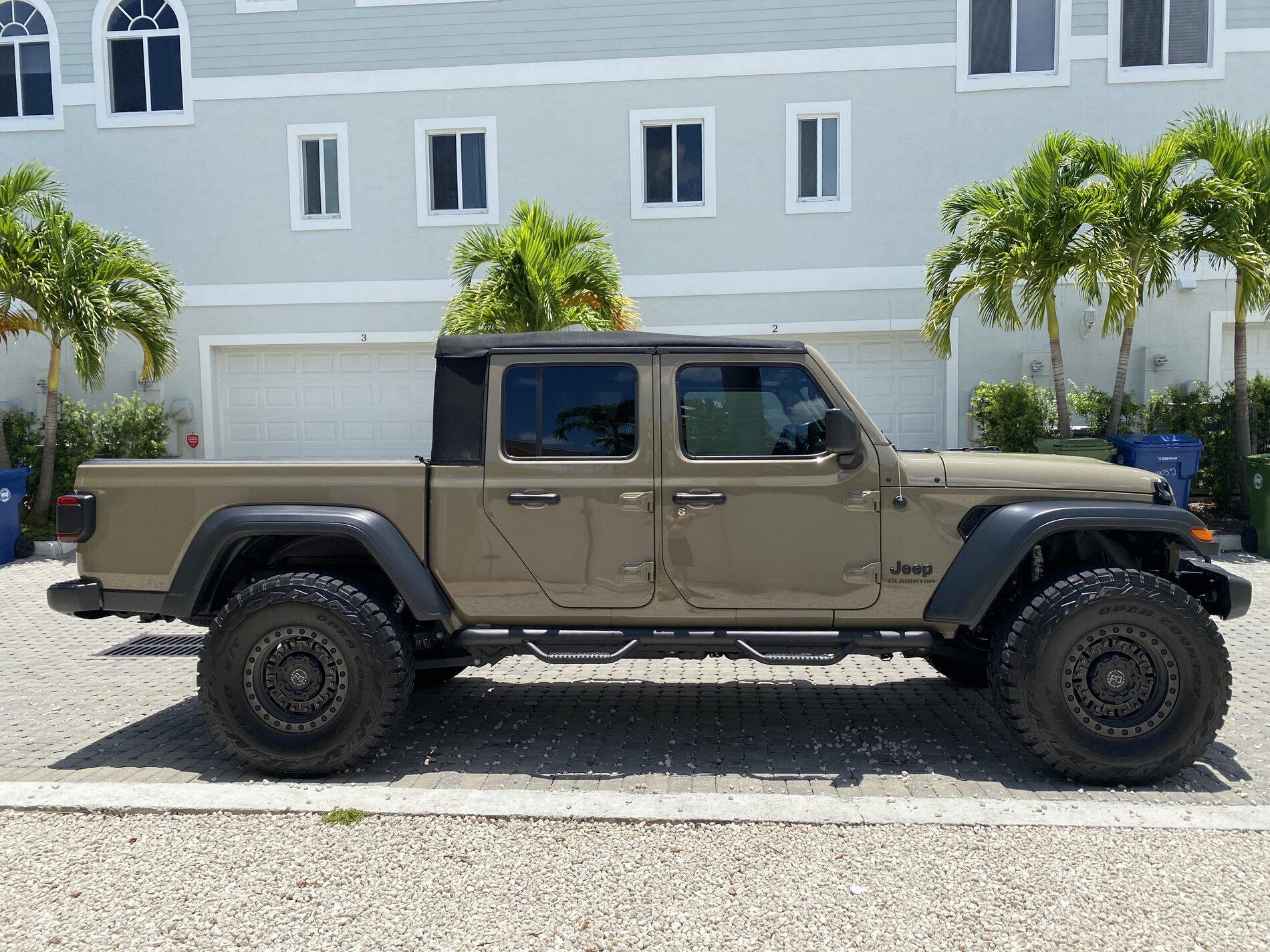 Jeep Gladiator 20 Gladiator S, 37s 488s 46,500 IMG_4883.JPG