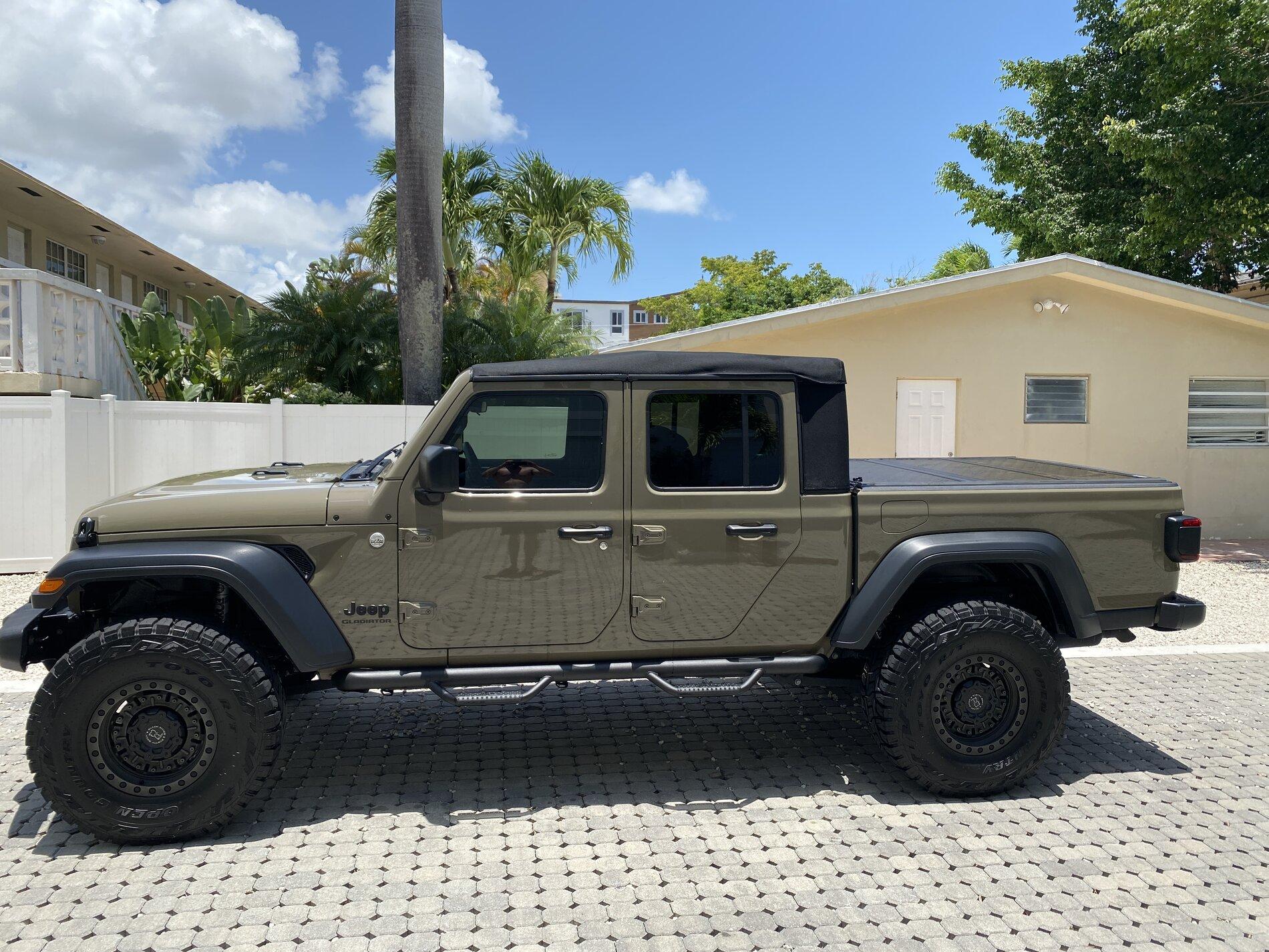 Jeep Gladiator 20 Gladiator S, 37s 488s 46,500 IMG_4879.JPG